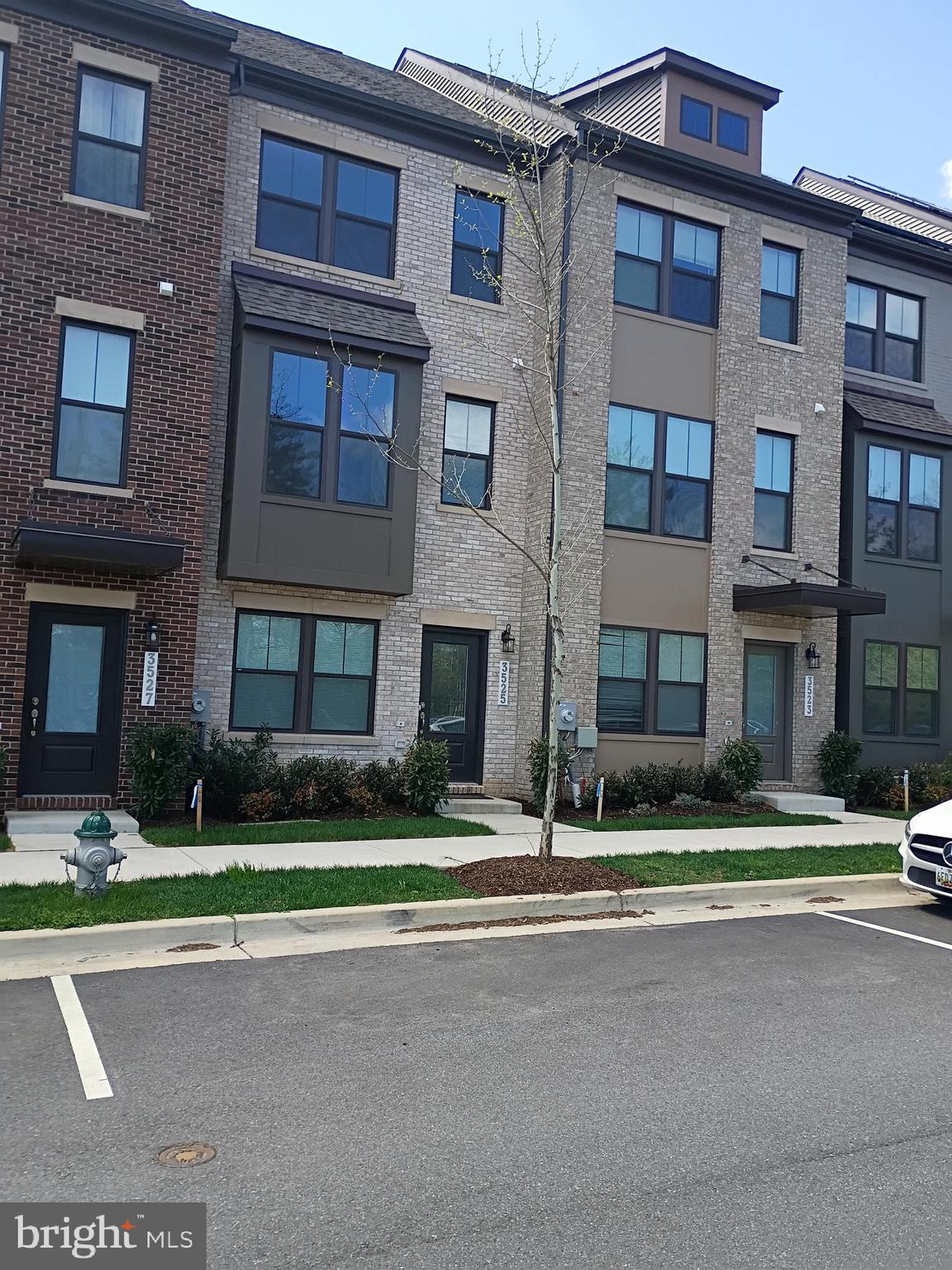 GATEWAY WEST - Residential