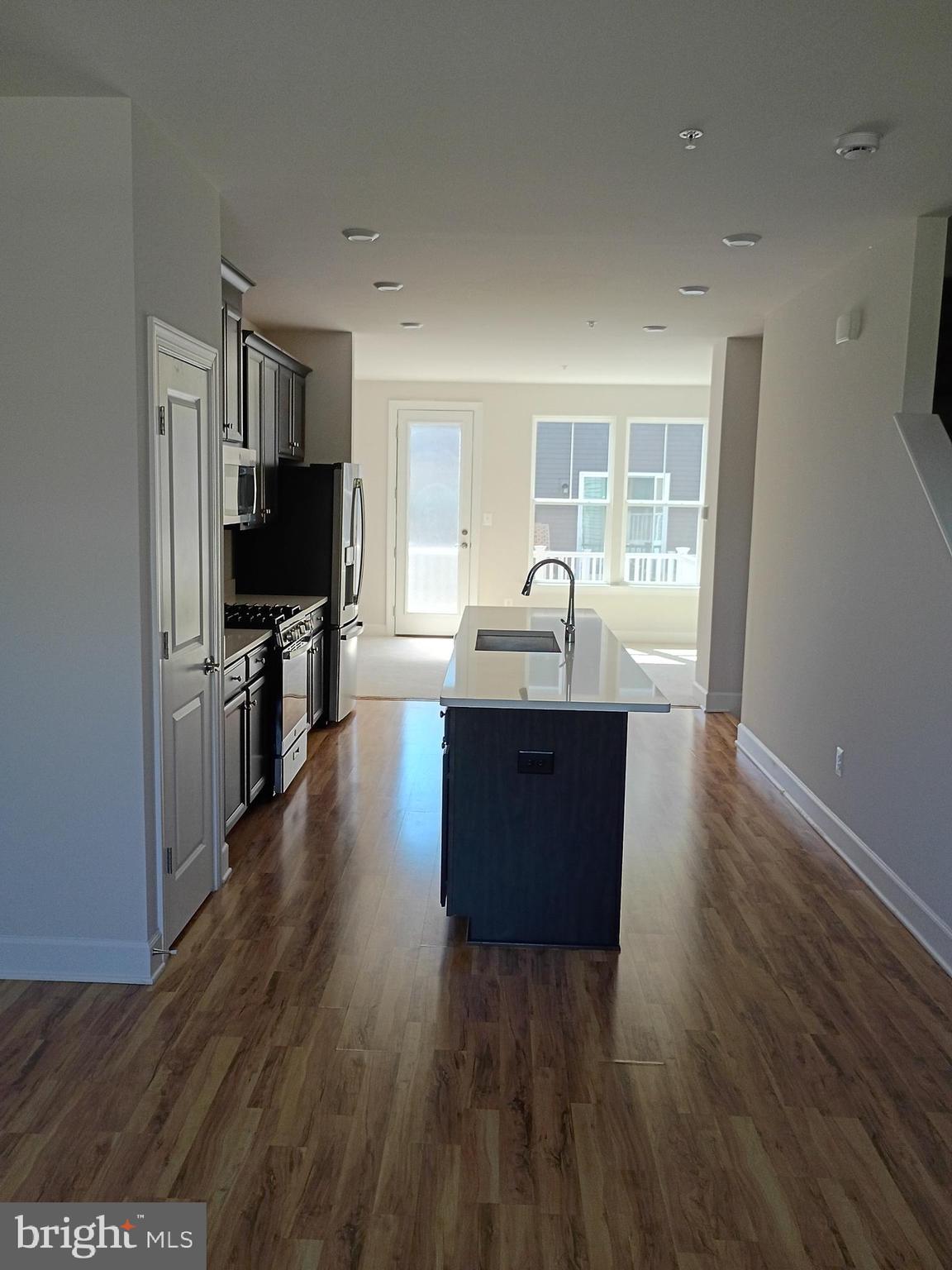 GATEWAY WEST - Residential