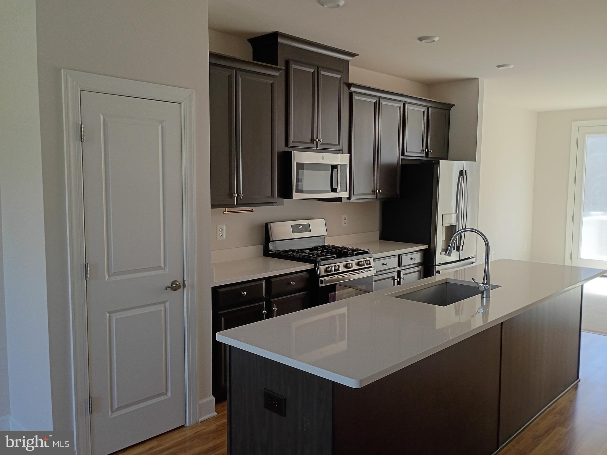 GATEWAY WEST - Residential