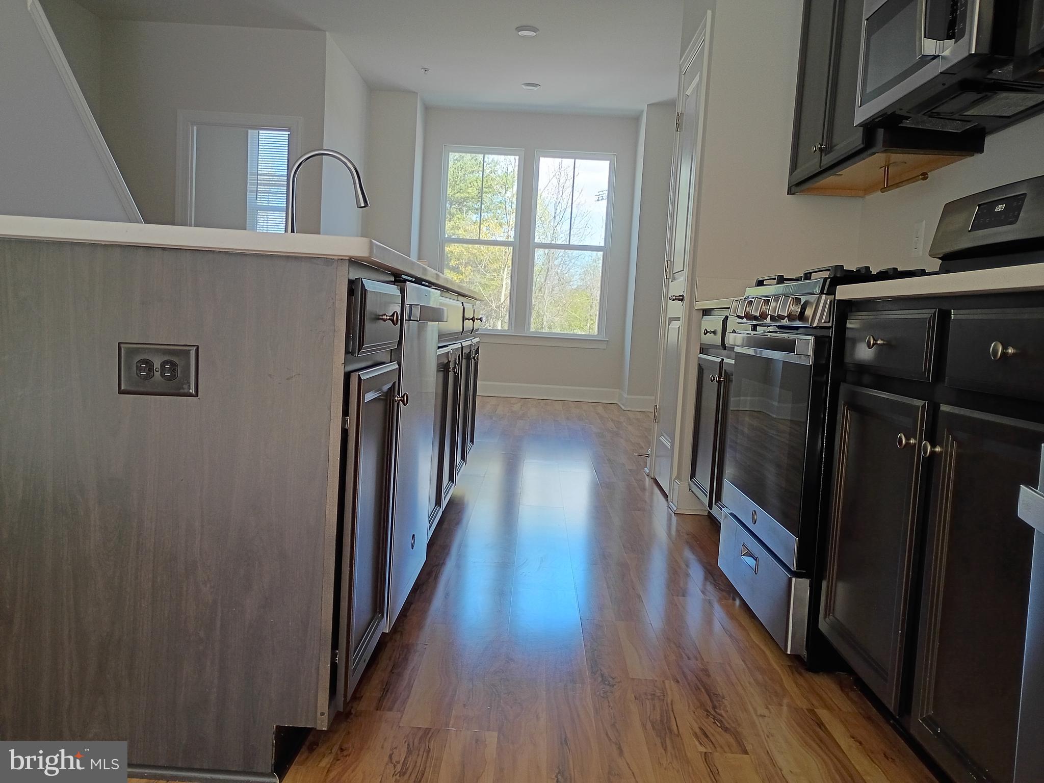 GATEWAY WEST - Residential