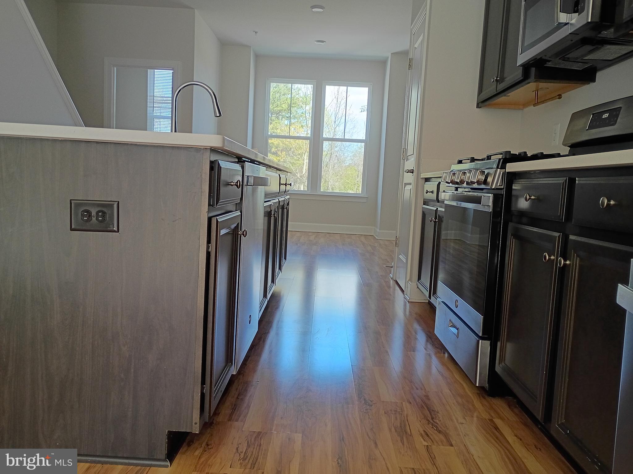 GATEWAY WEST - Residential