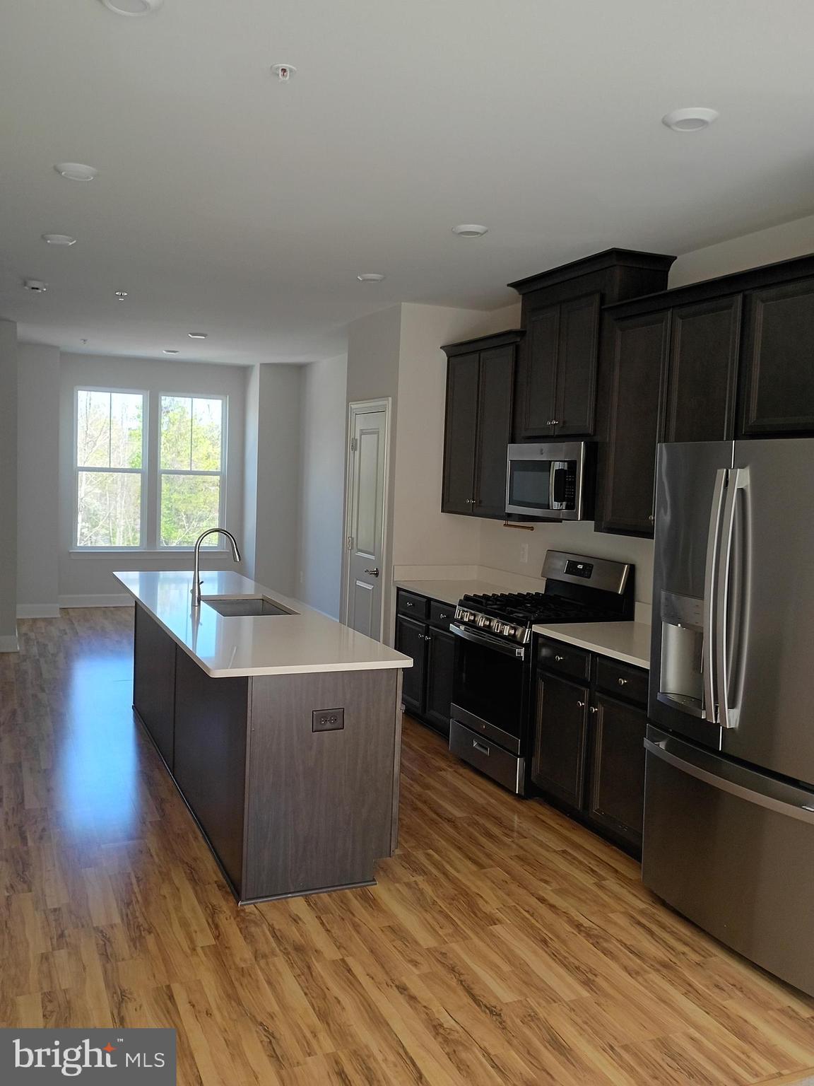 GATEWAY WEST - Residential