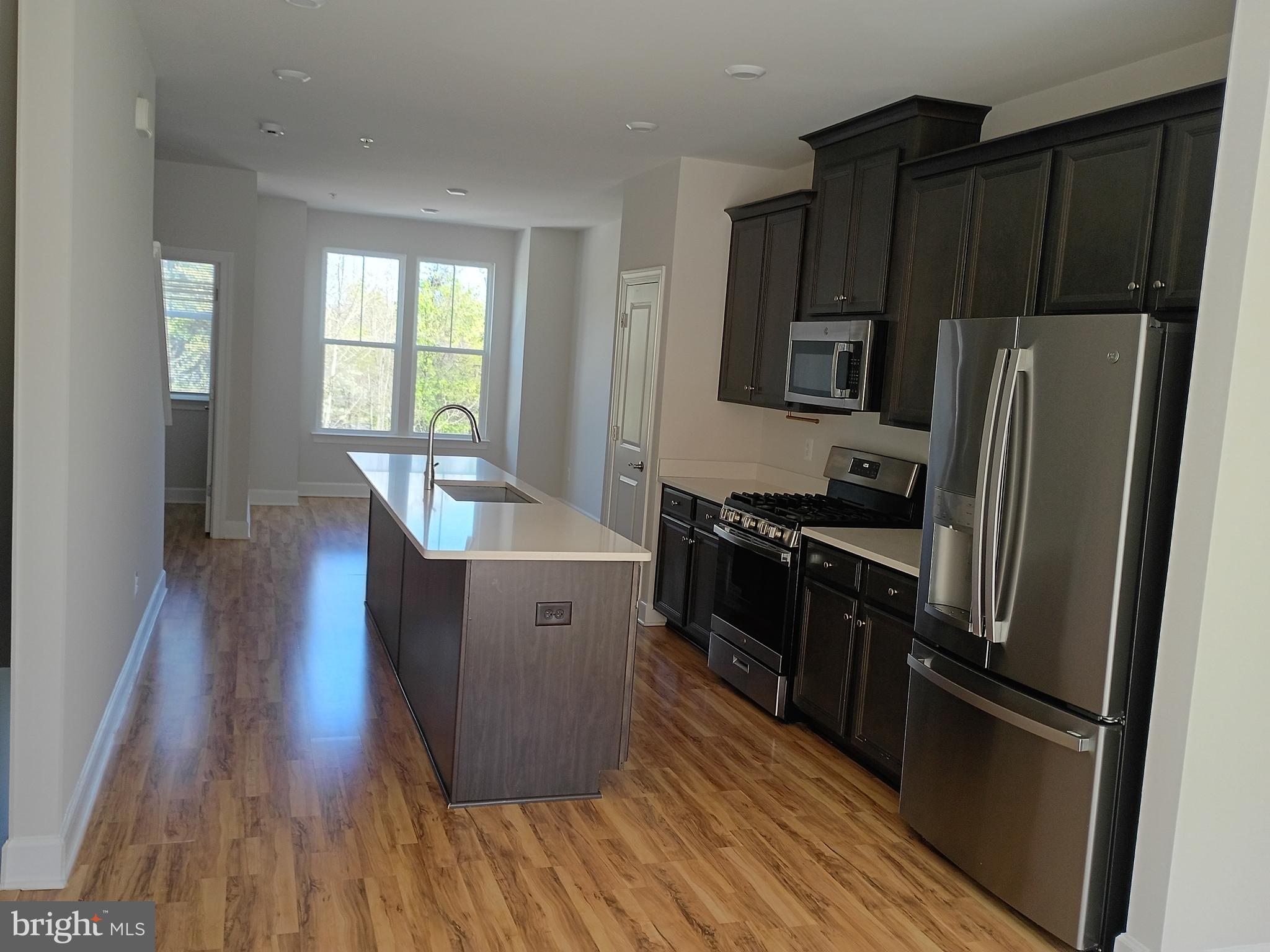 GATEWAY WEST - Residential
