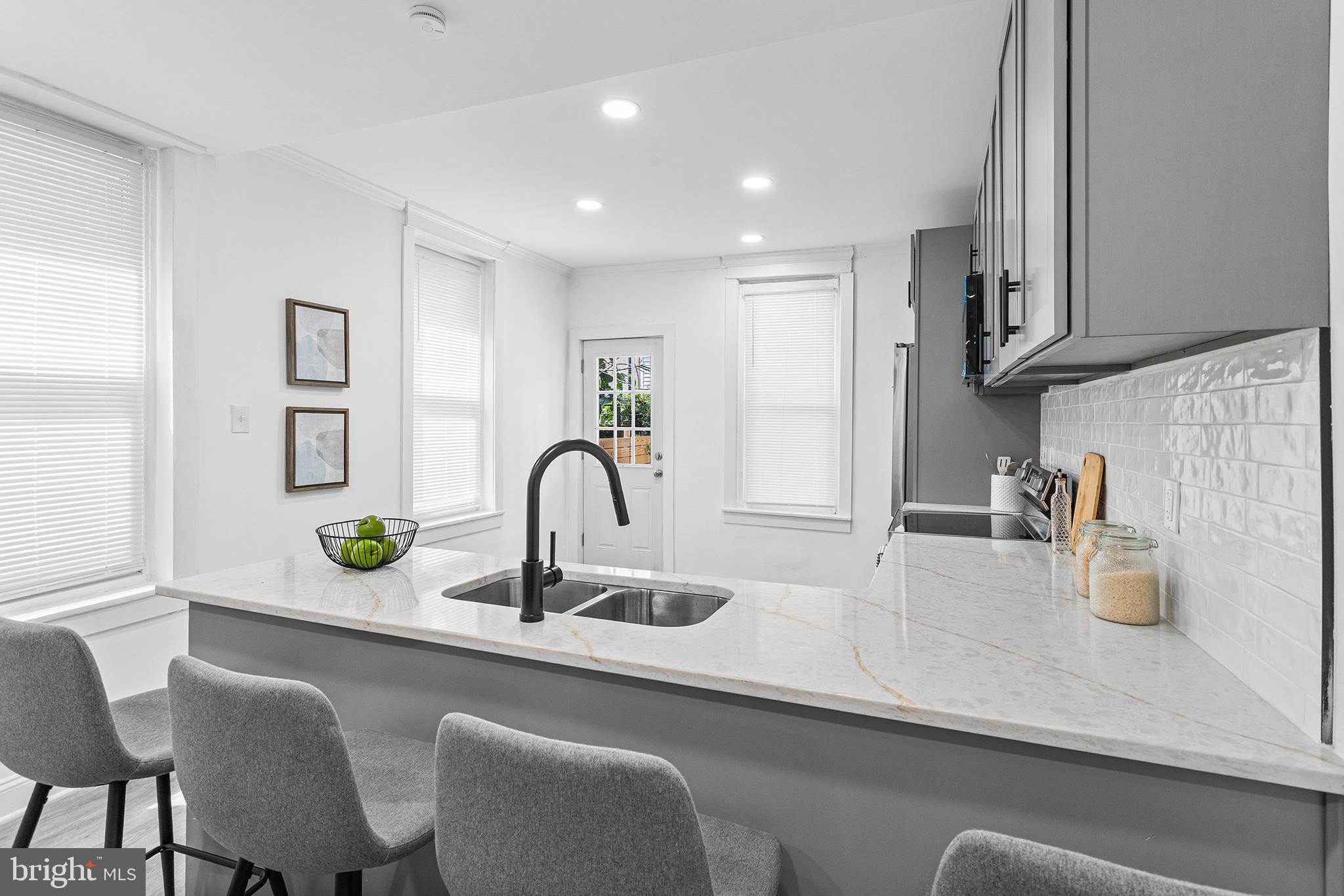 POINT BREEZE - Residential