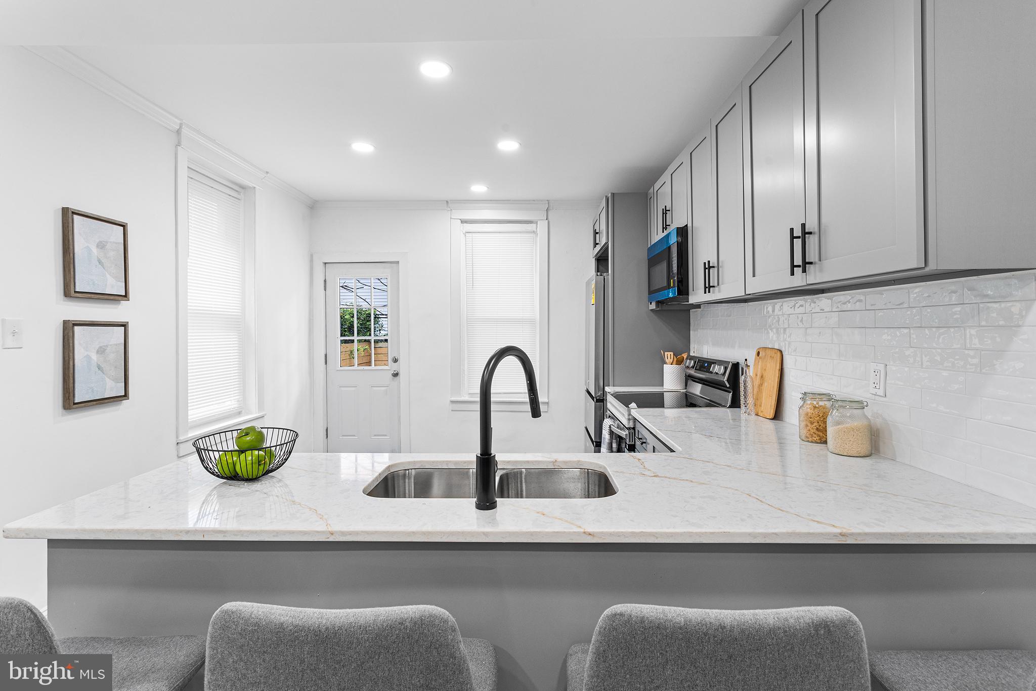 POINT BREEZE - Residential