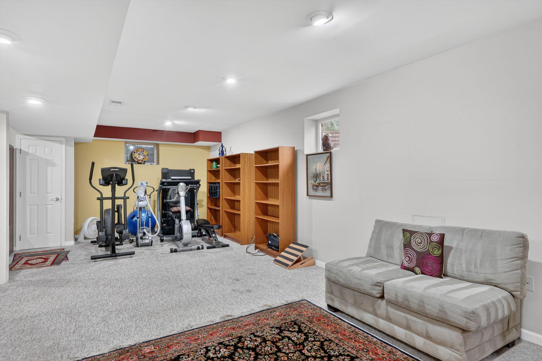 LAKEWOOD ESTATES - Residential