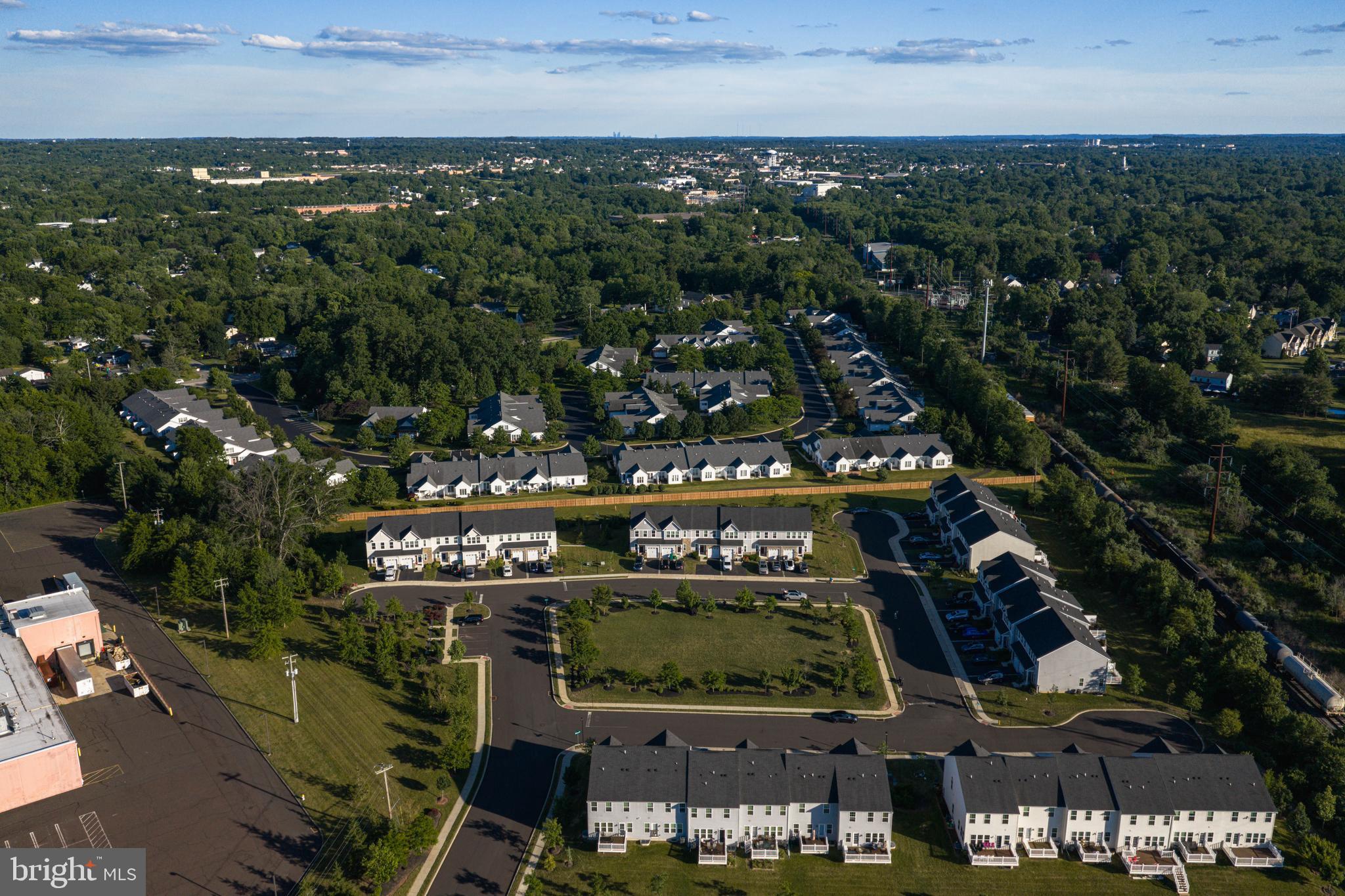 MONTGOMERY SQ - Residential