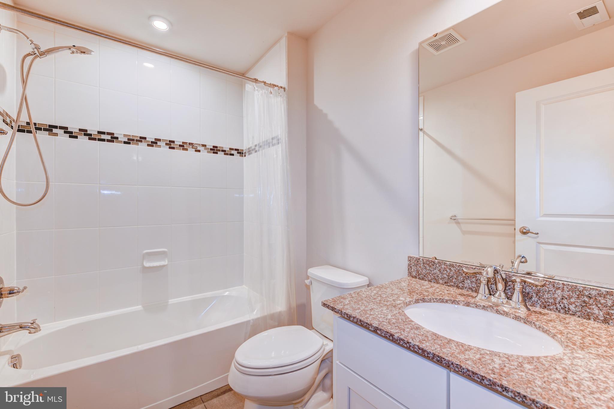 MONTGOMERY SQ - Residential