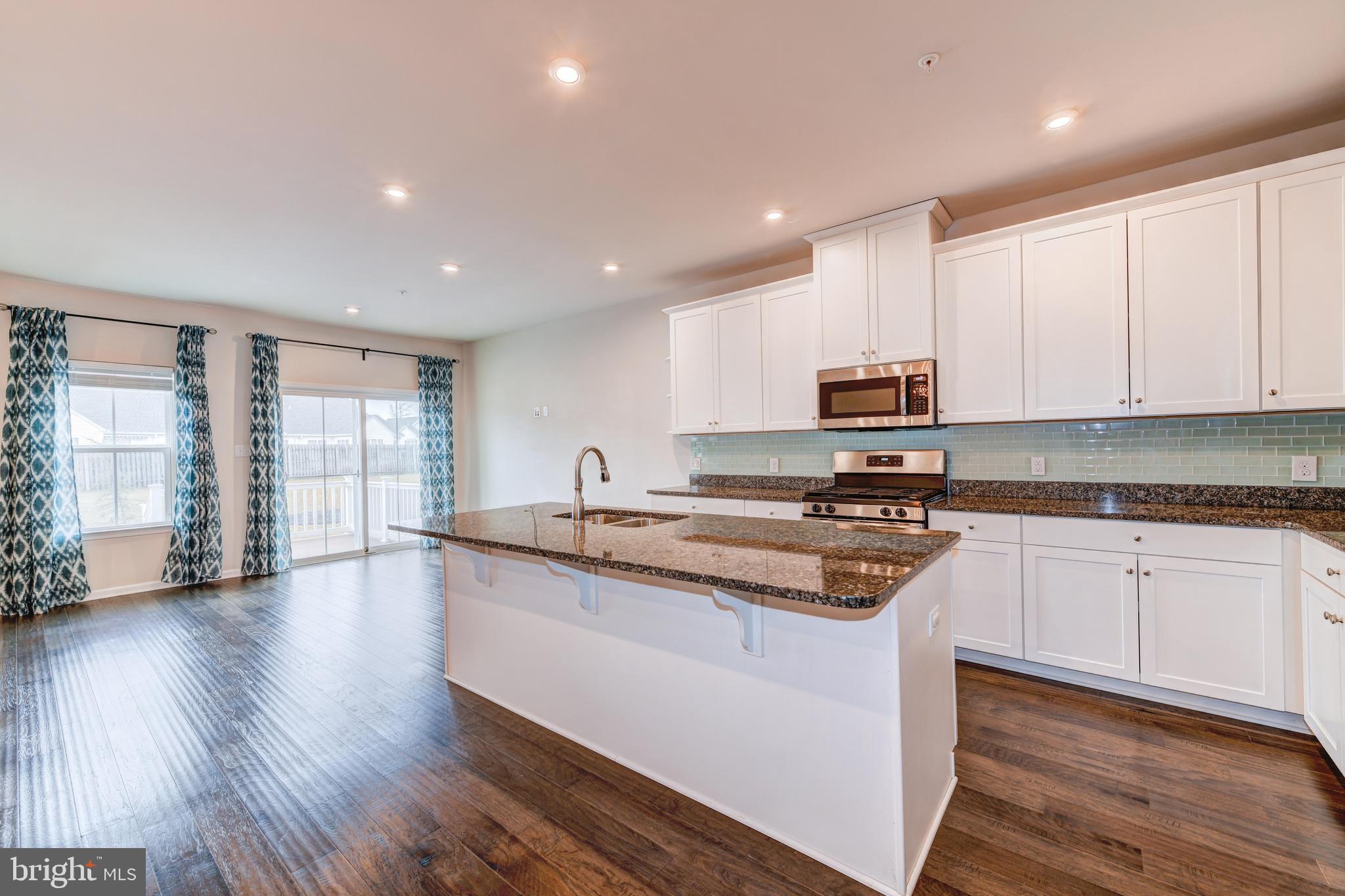 MONTGOMERY SQ - Residential