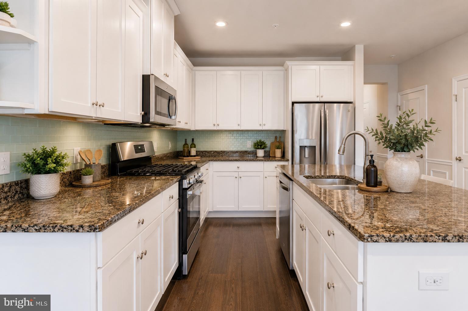 MONTGOMERY SQ - Residential