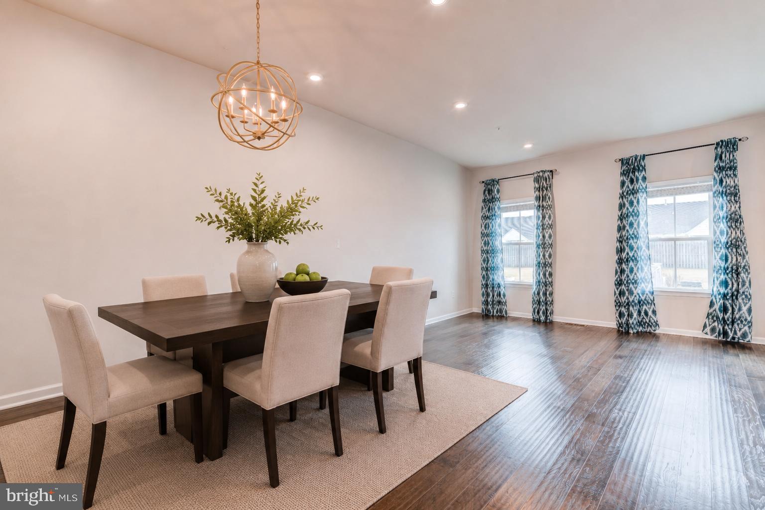 MONTGOMERY SQ - Residential
