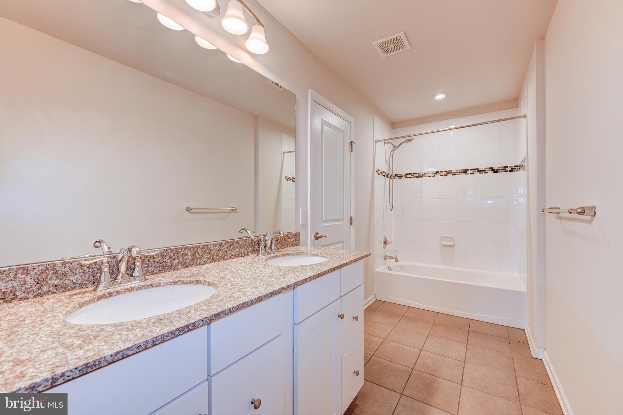 MONTGOMERY SQ - Residential