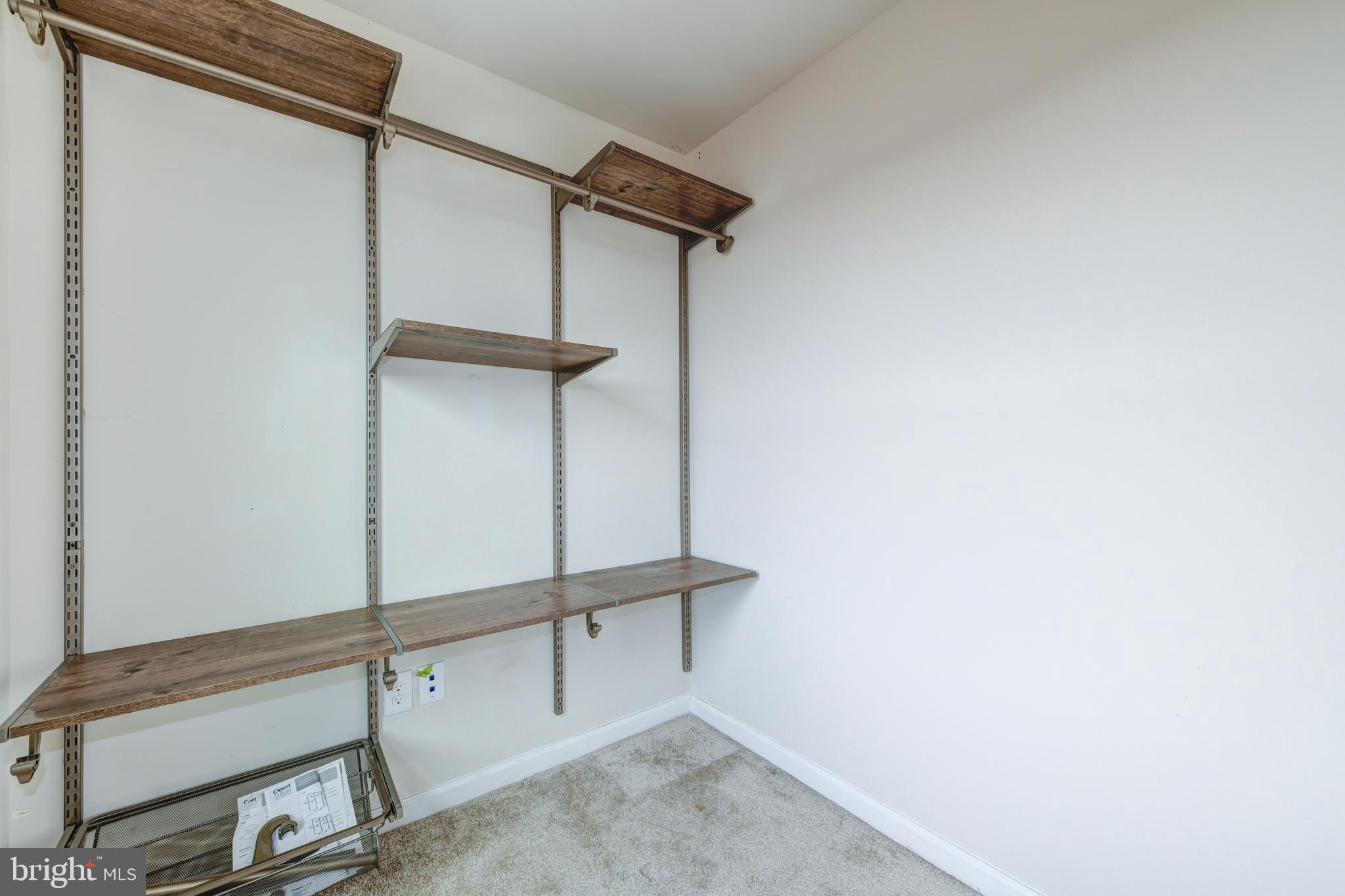 MONTGOMERY SQ - Residential