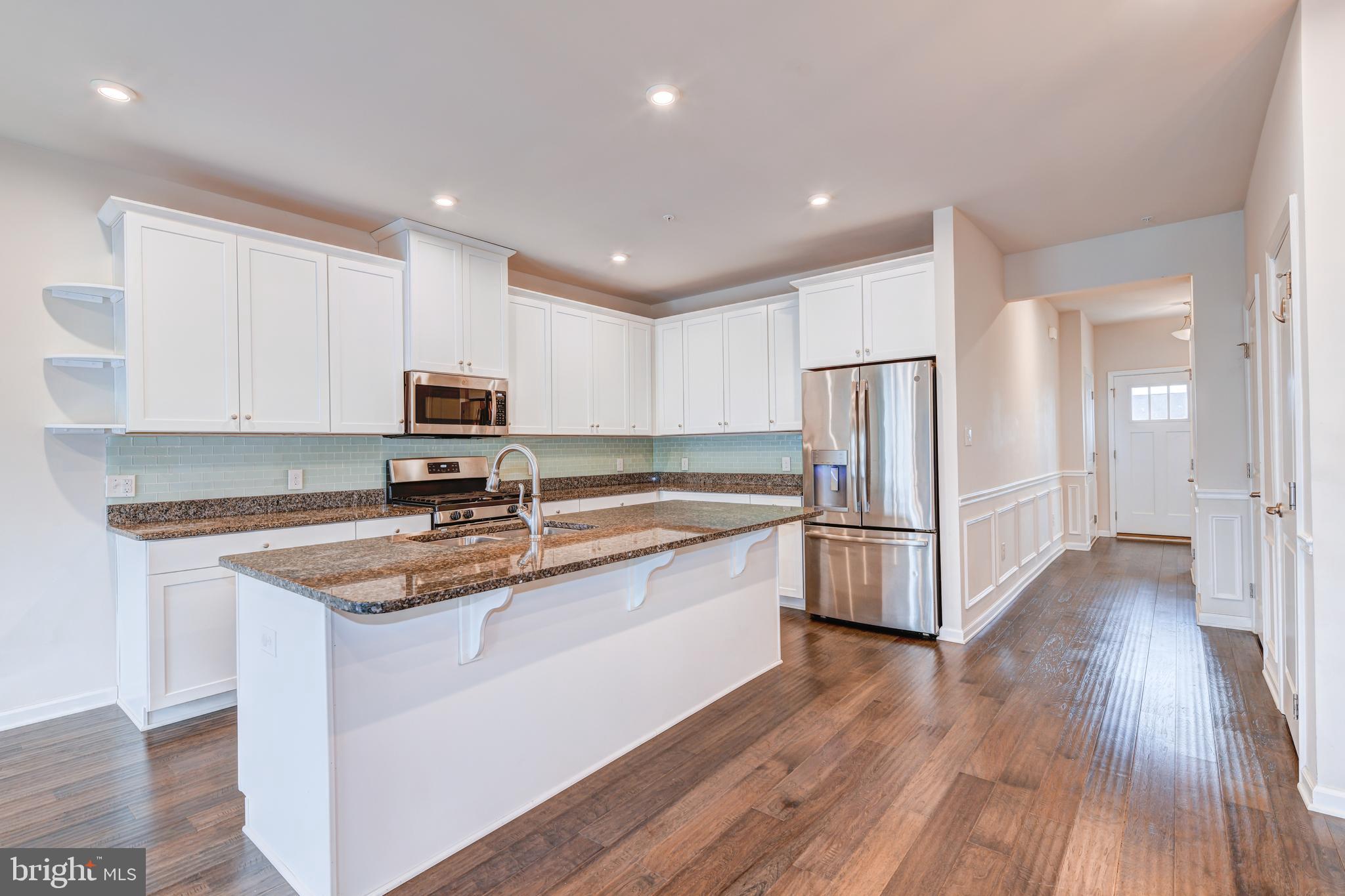 MONTGOMERY SQ - Residential