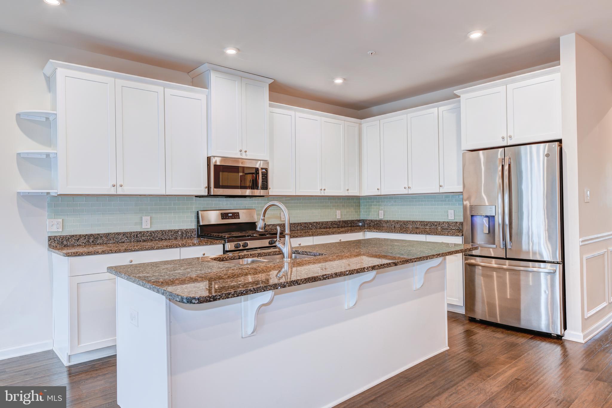 MONTGOMERY SQ - Residential