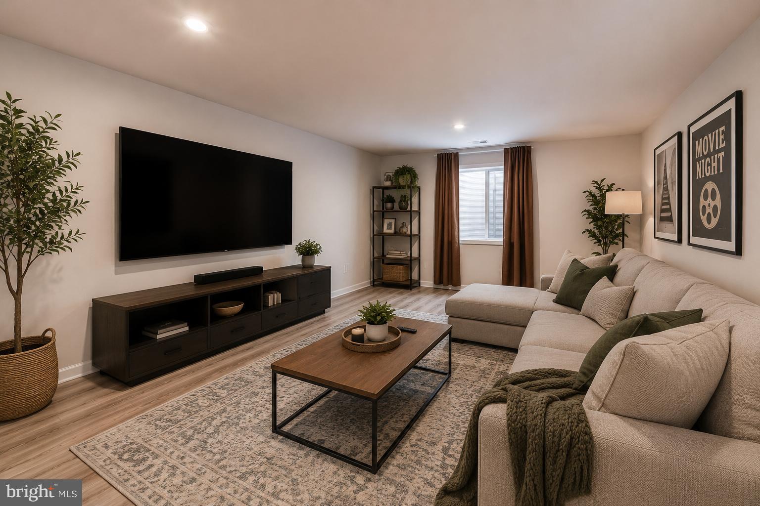 MONTGOMERY SQ - Residential