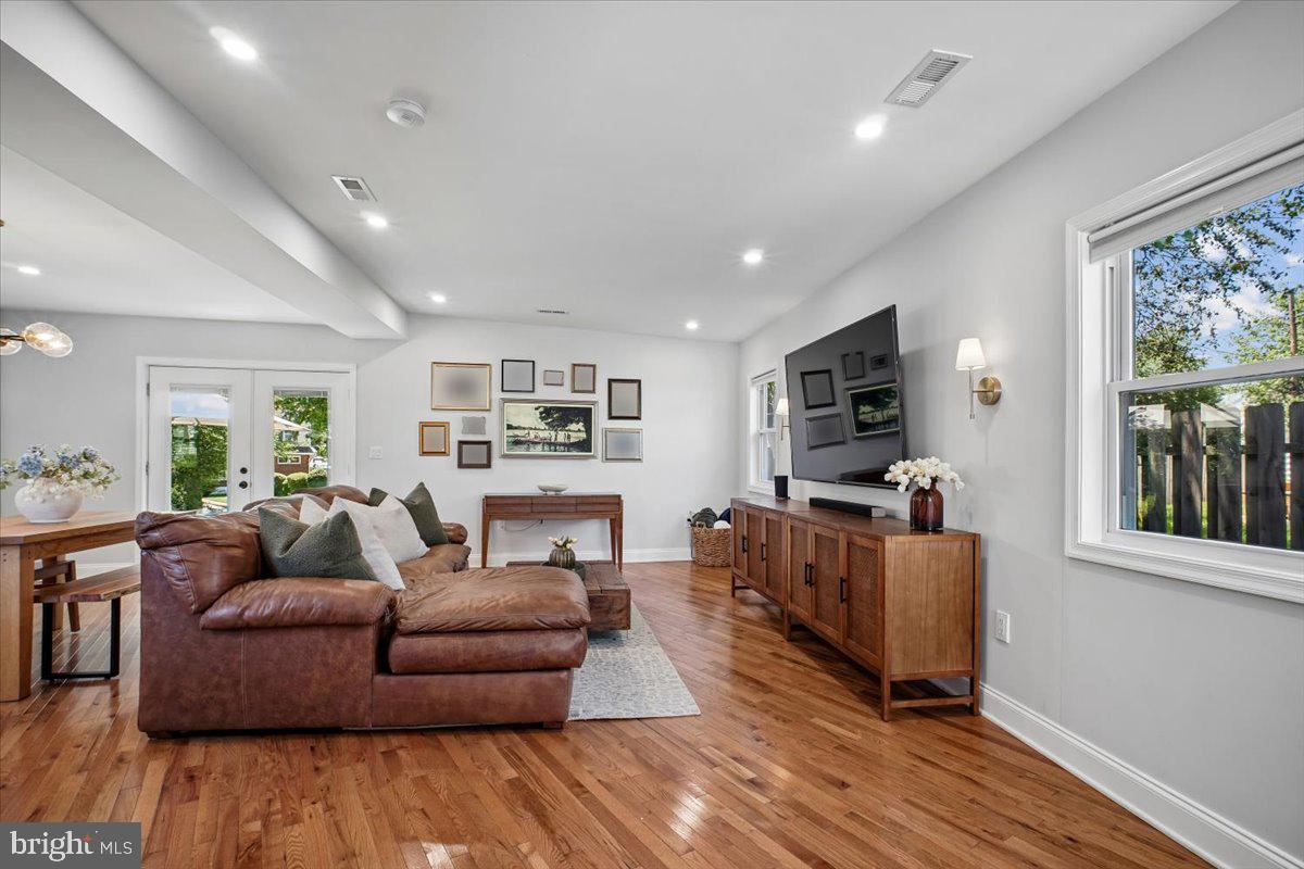 BUCKNELL MANOR - Residential