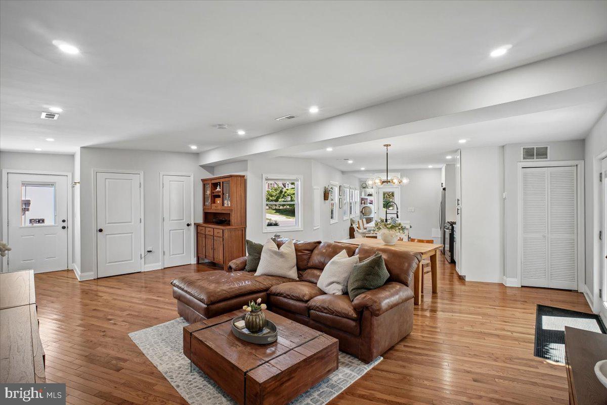BUCKNELL MANOR - Residential