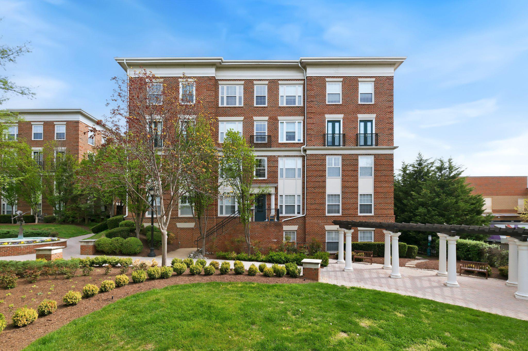 THE COLONNADE AT KENTLANDS - Residential