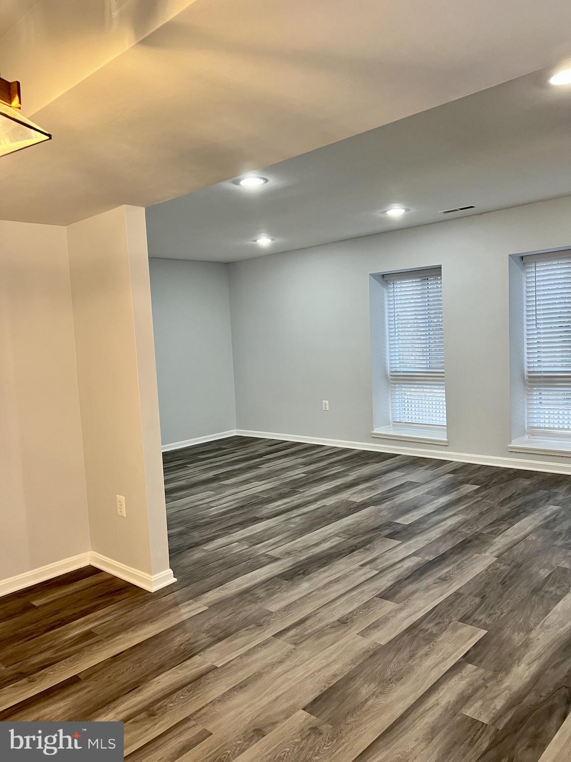 FAIRFAX PLAZA TOWNHOUSES - Residential Lease