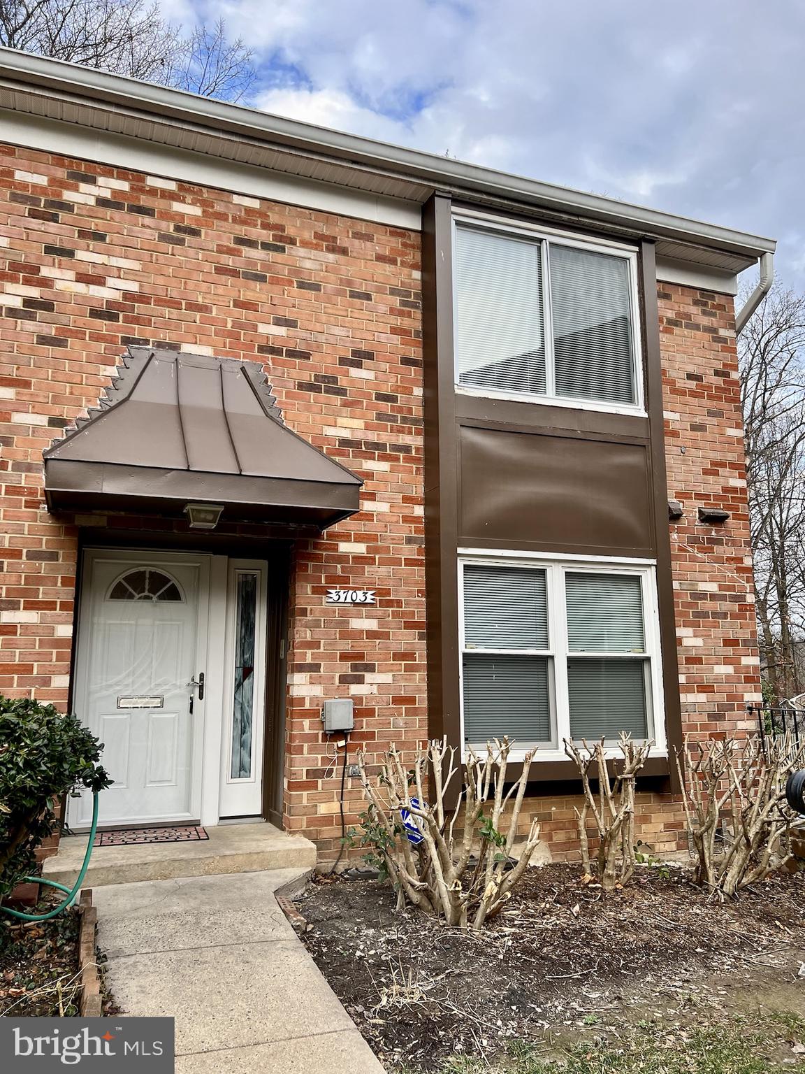 FAIRFAX PLAZA TOWNHOUSES - Residential Lease