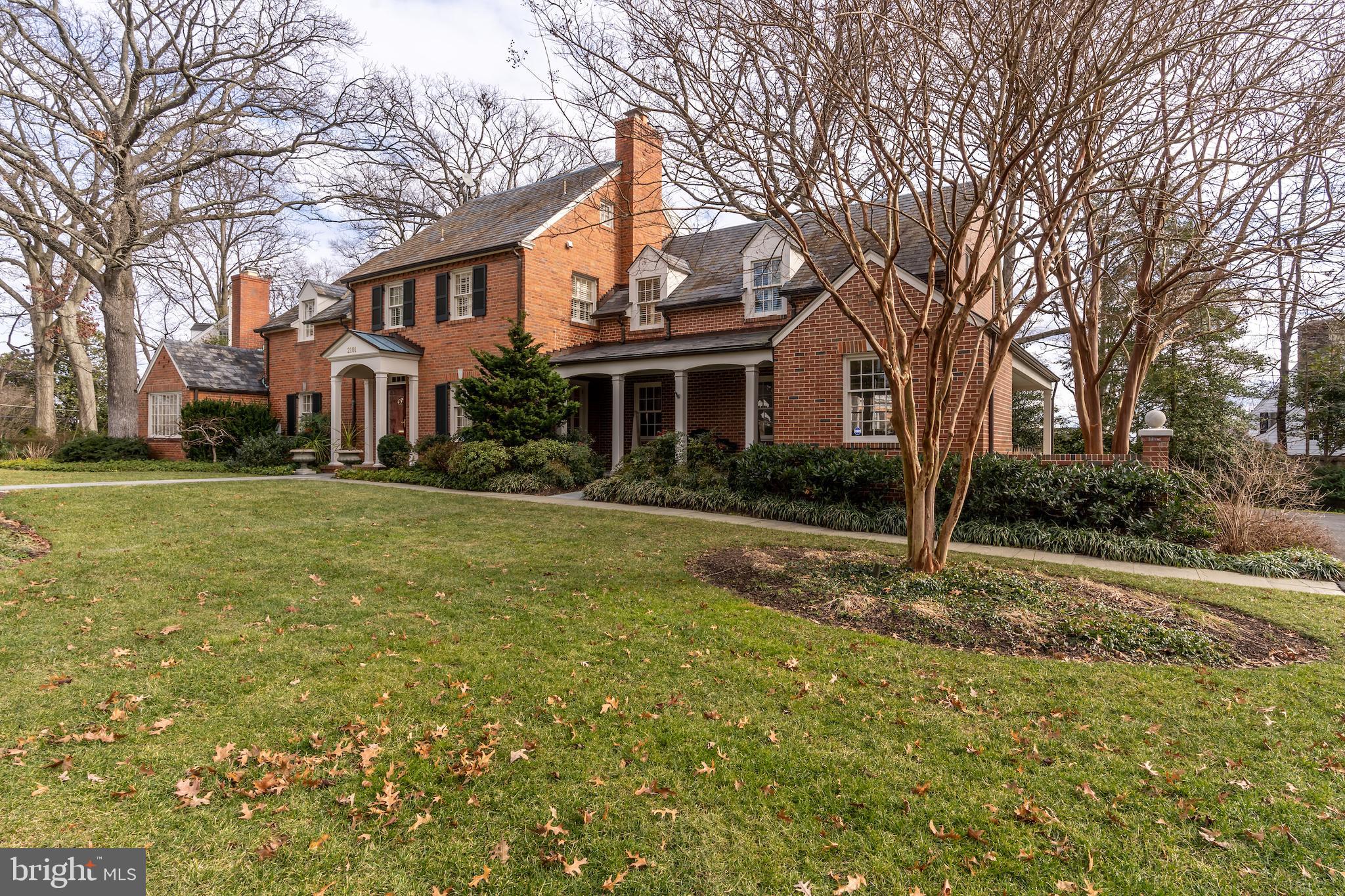 As featured on Better Homes and Garden's Decorating cover page this spacious  home is located in the heart of sought-after Belle Haven on a rare double lot. The carefully curated expansion was done by renowned architect Bud Adams and its practical, family-friendly yet glamorous features abound. With five bedrooms, five and one half baths and an oversized garage this is the home you've been looking for.  The master suite has all of the creature comforts you may enjoy.  On  four finished levels there's comfortable space for the gang!  Nary a better address than this one!