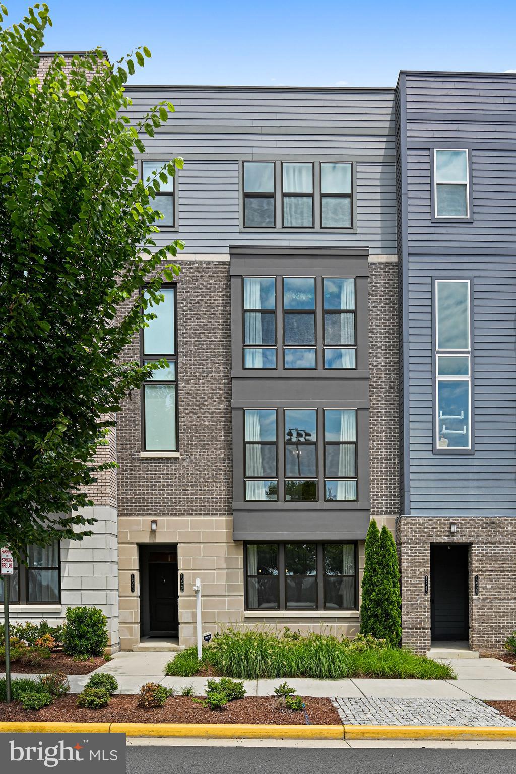 METROPARK AT ARROWBROOK - Residential