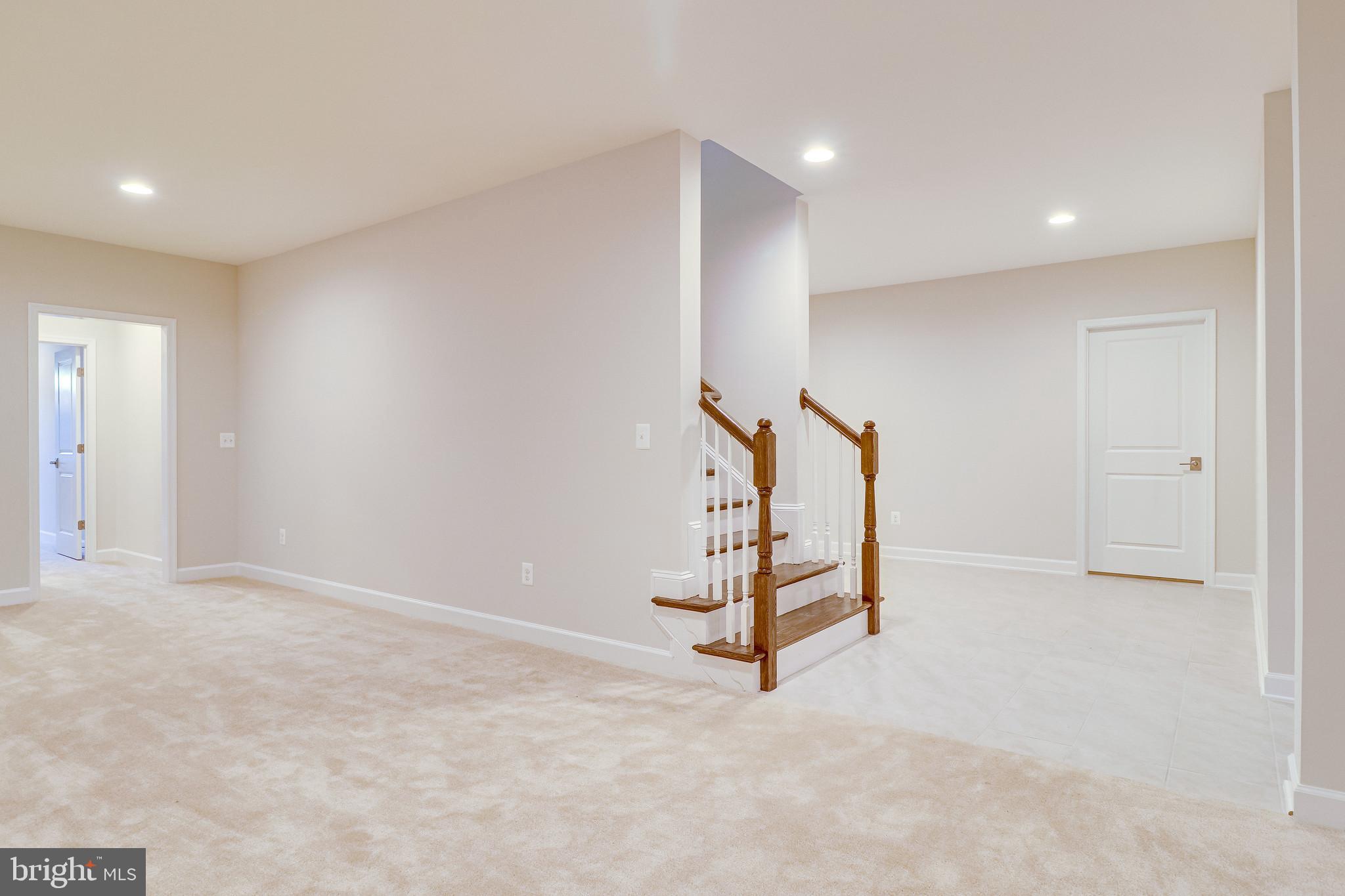 VIENNA WOODS - Residential