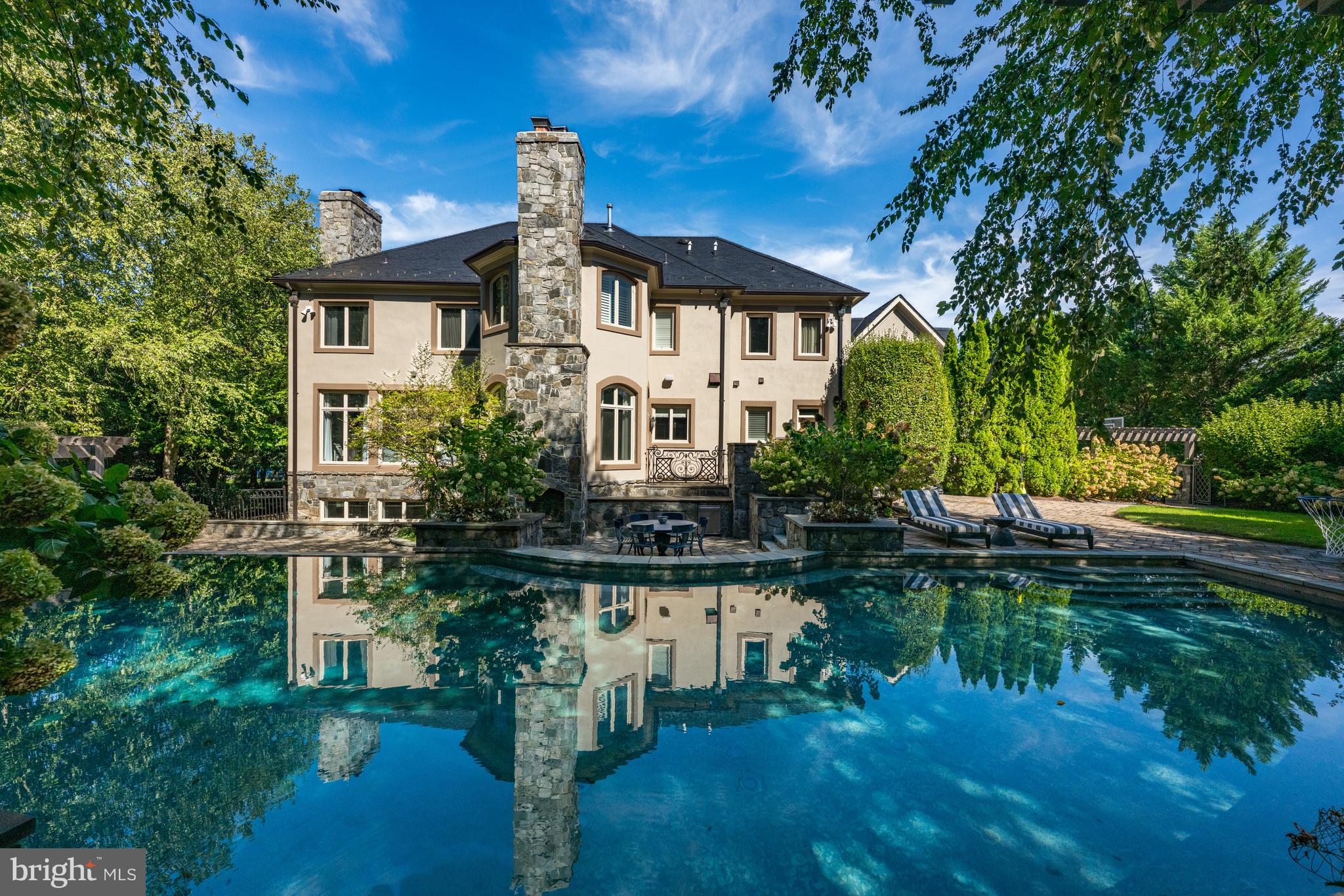 FOXHALL OF MCLEAN - Residential