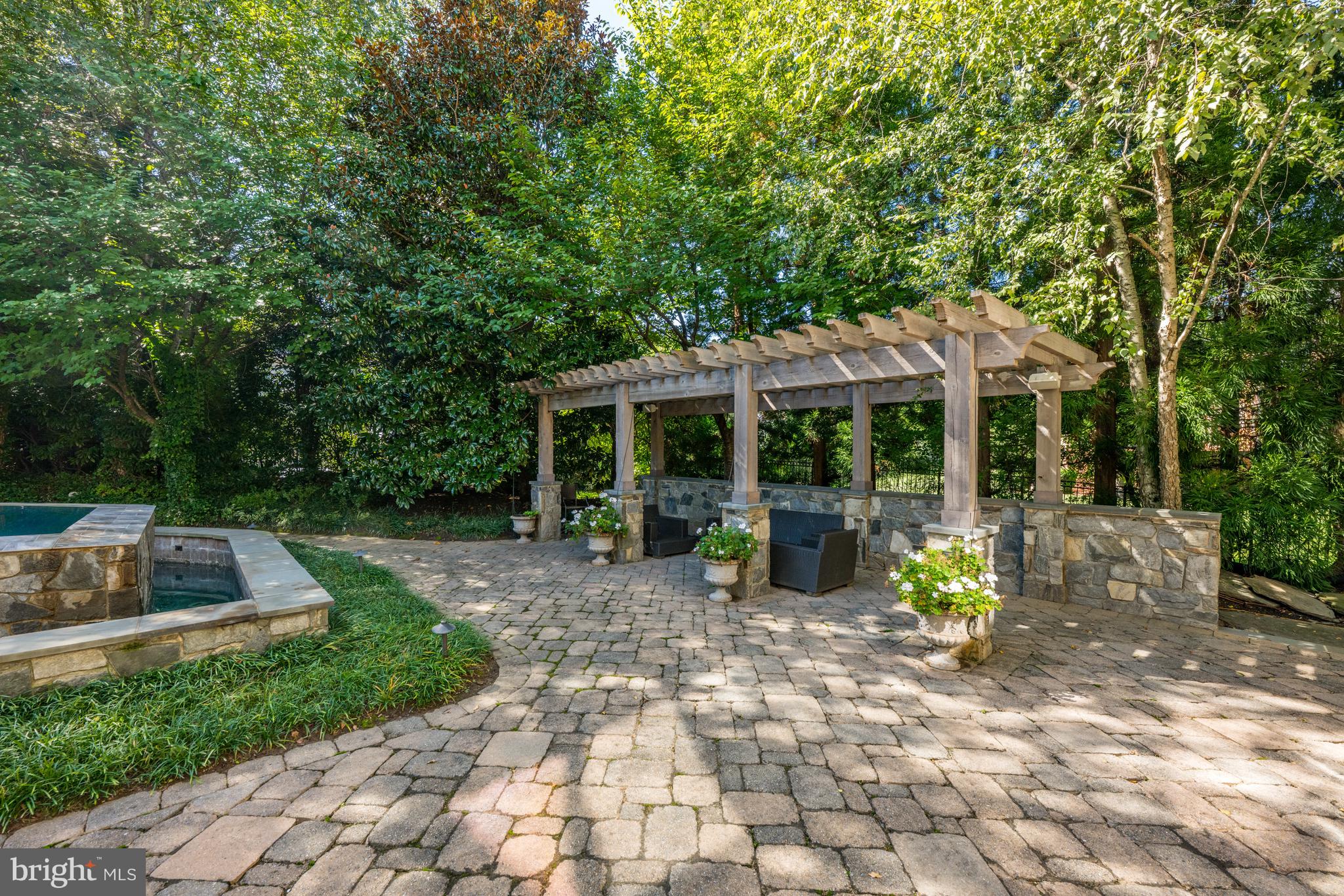 FOXHALL OF MCLEAN - Residential
