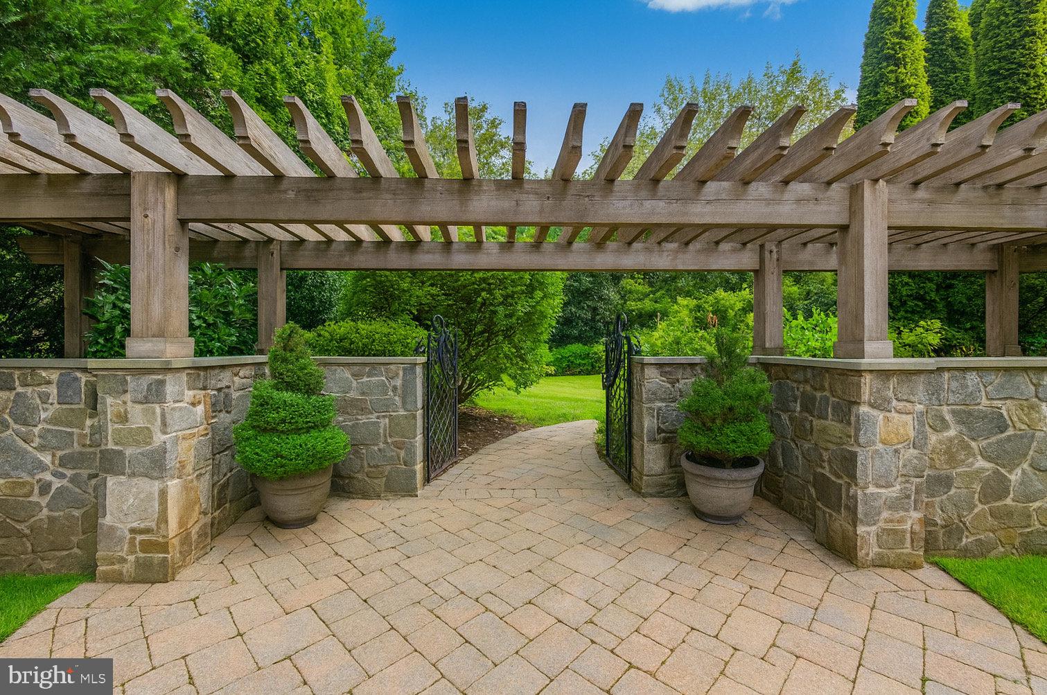 FOXHALL OF MCLEAN - Residential