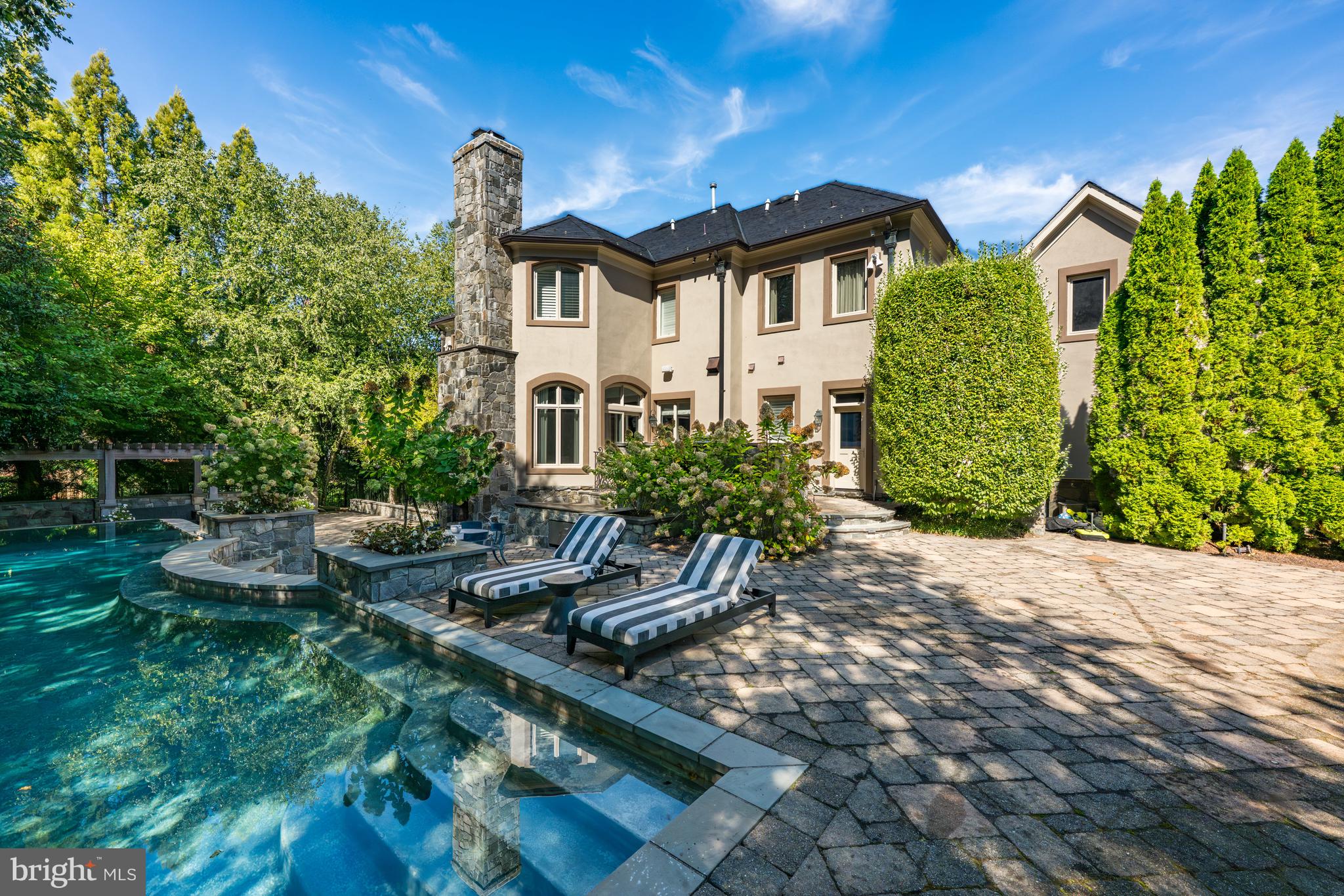 FOXHALL OF MCLEAN - Residential