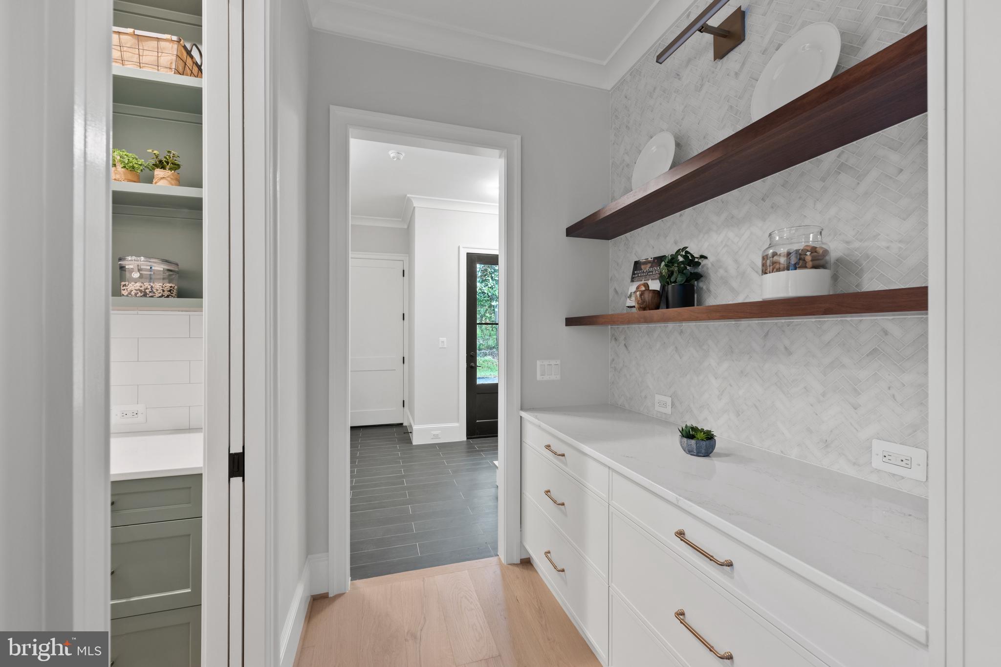 CLEARVIEW MANOR - Residential