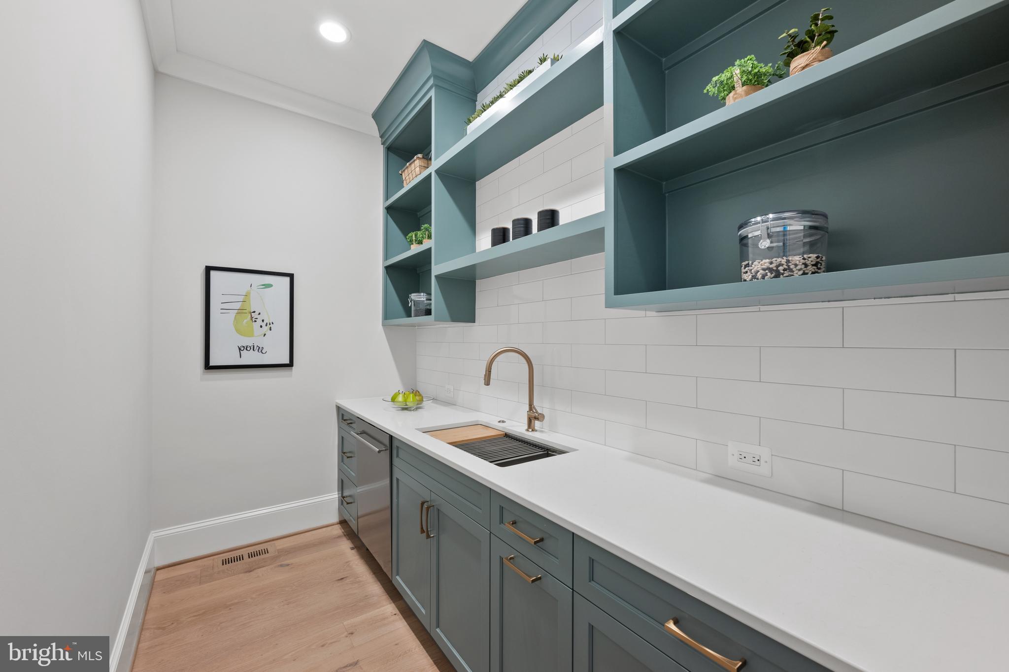 CLEARVIEW MANOR - Residential