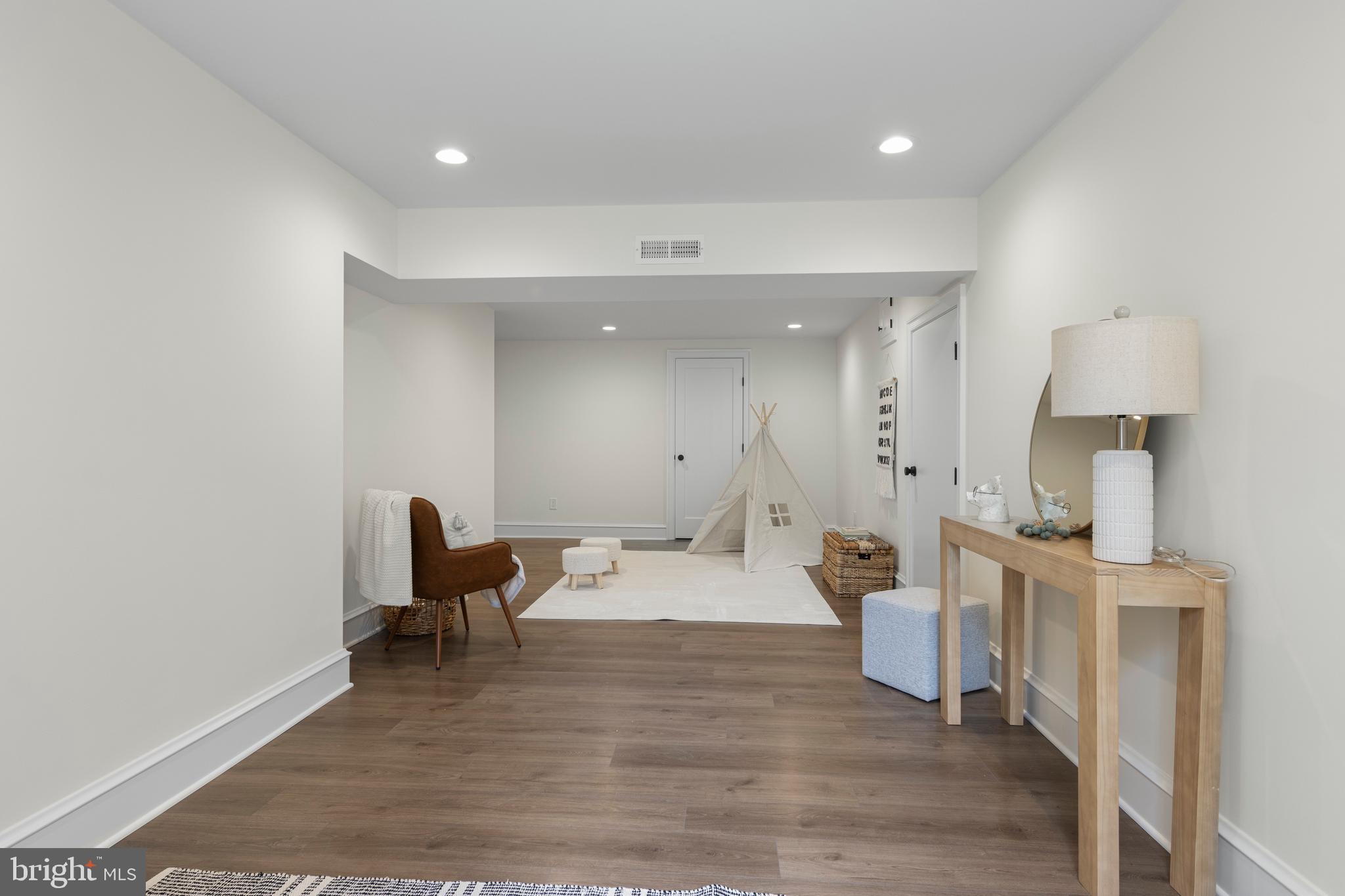 NEWTOWN SQ - Residential