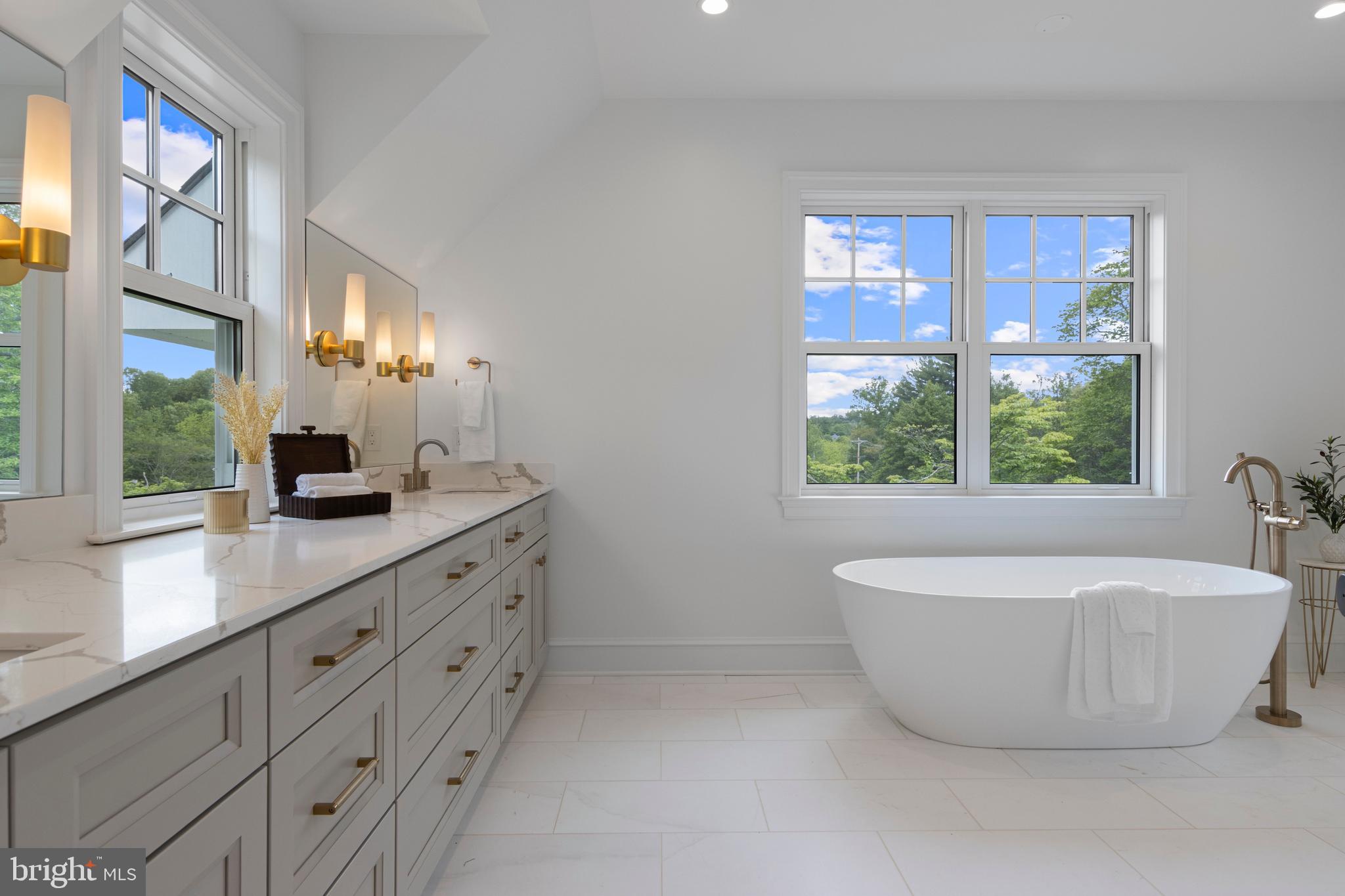 NEWTOWN SQ - Residential