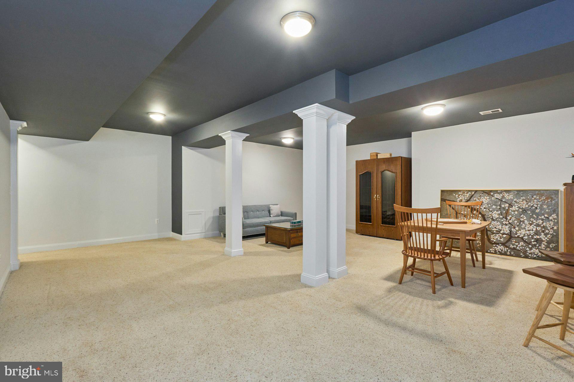 WESTHAMPTON - Residential