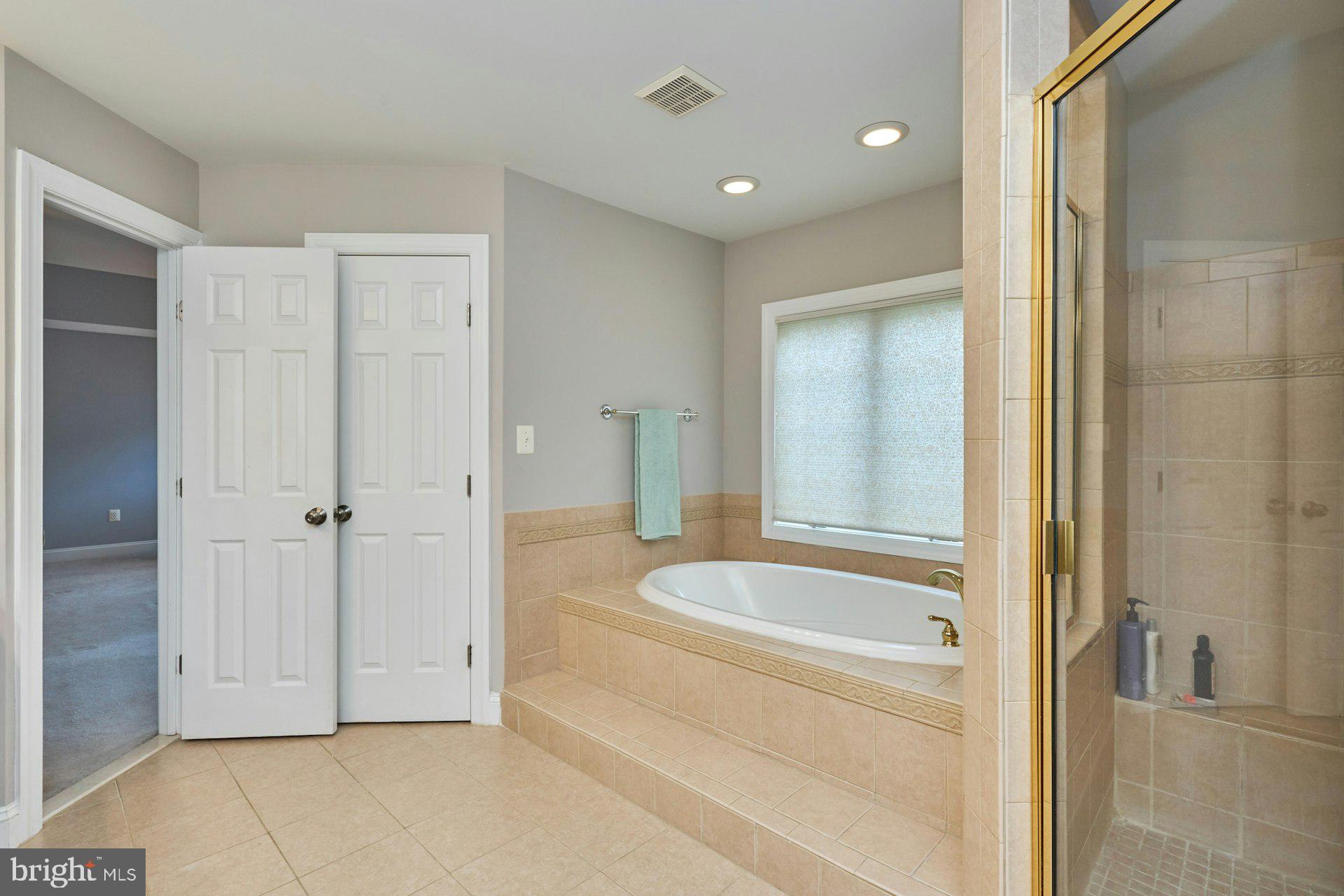 WESTHAMPTON - Residential
