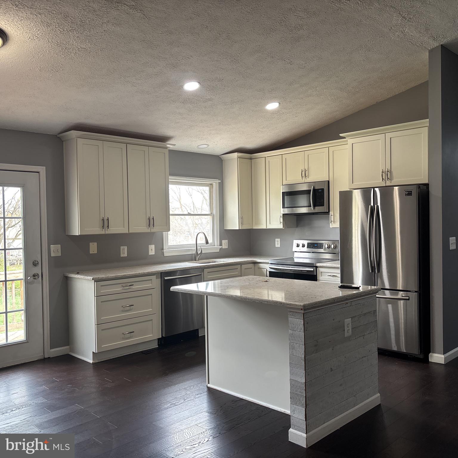 MEADOWBROOKE - Residential