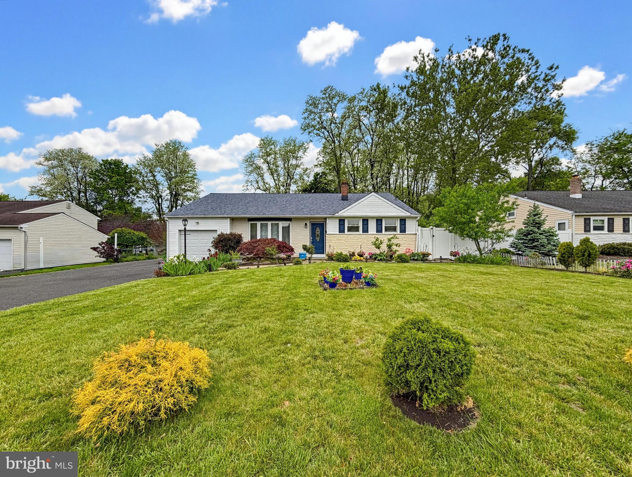 WARMINSTER HGTS - Residential