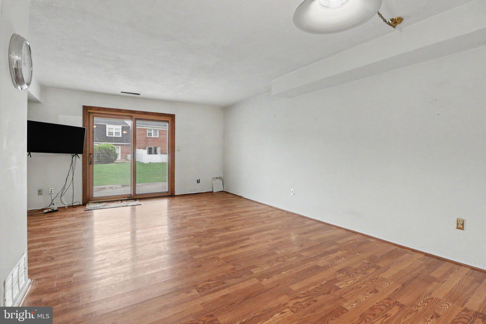 COLONY PARK - Residential