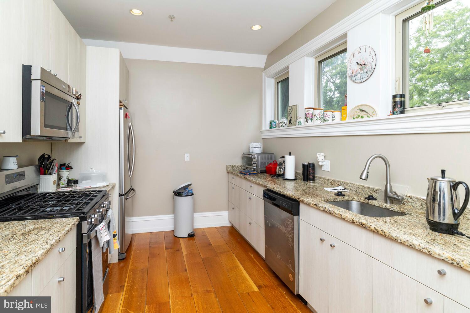 GERMANTOWN (WEST) - Commercial Sale