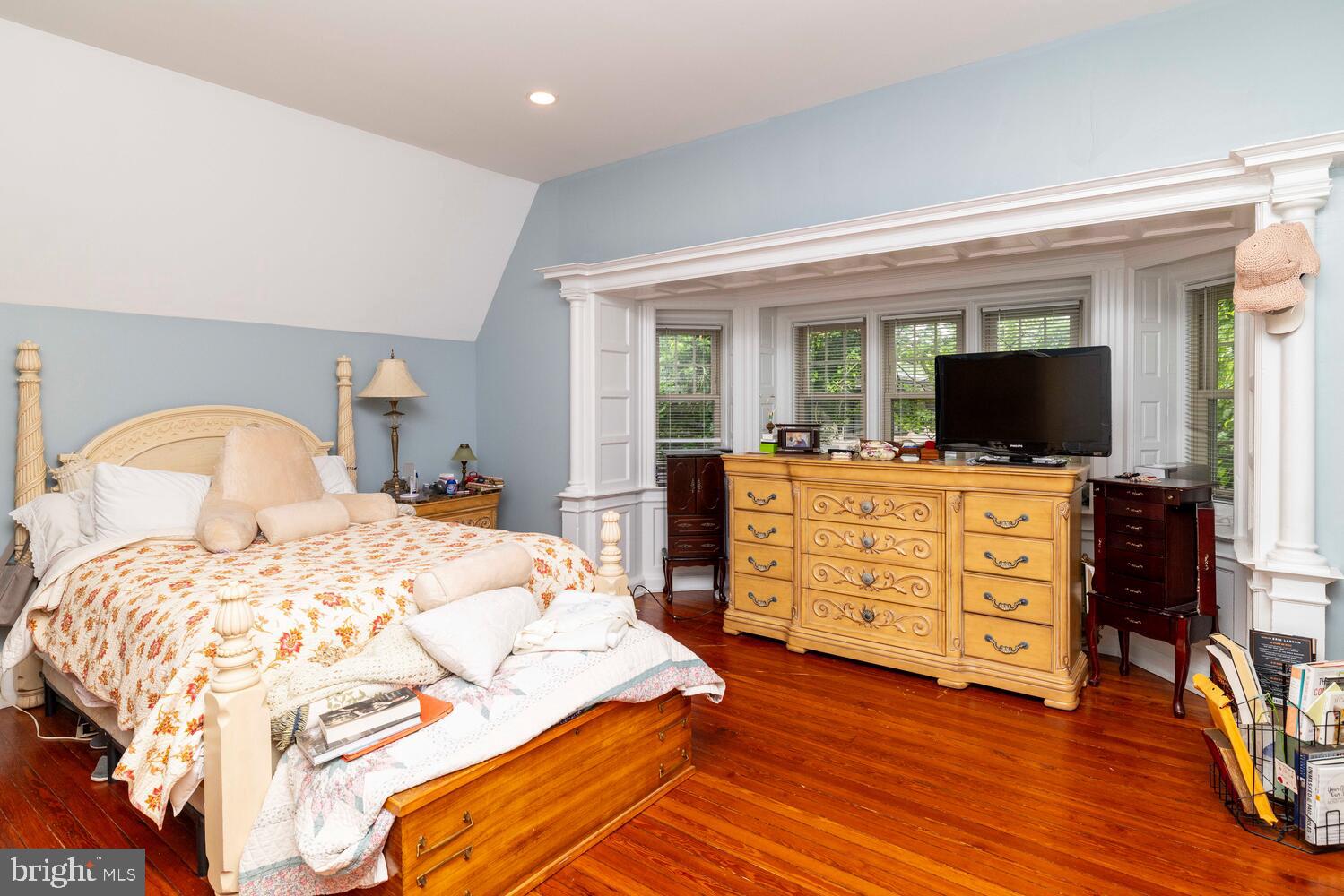 GERMANTOWN (WEST) - Commercial Sale