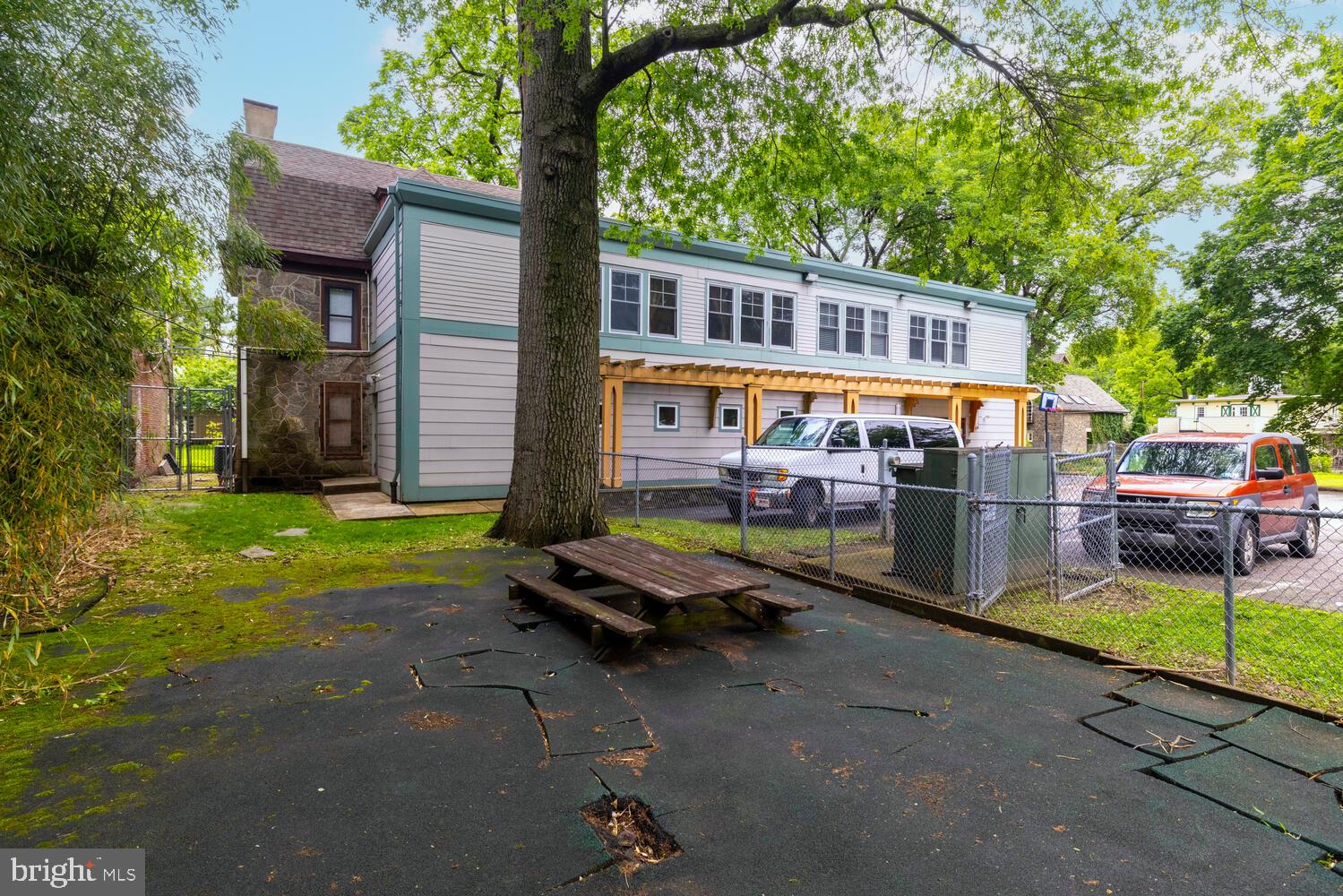 GERMANTOWN (WEST) - Commercial Sale