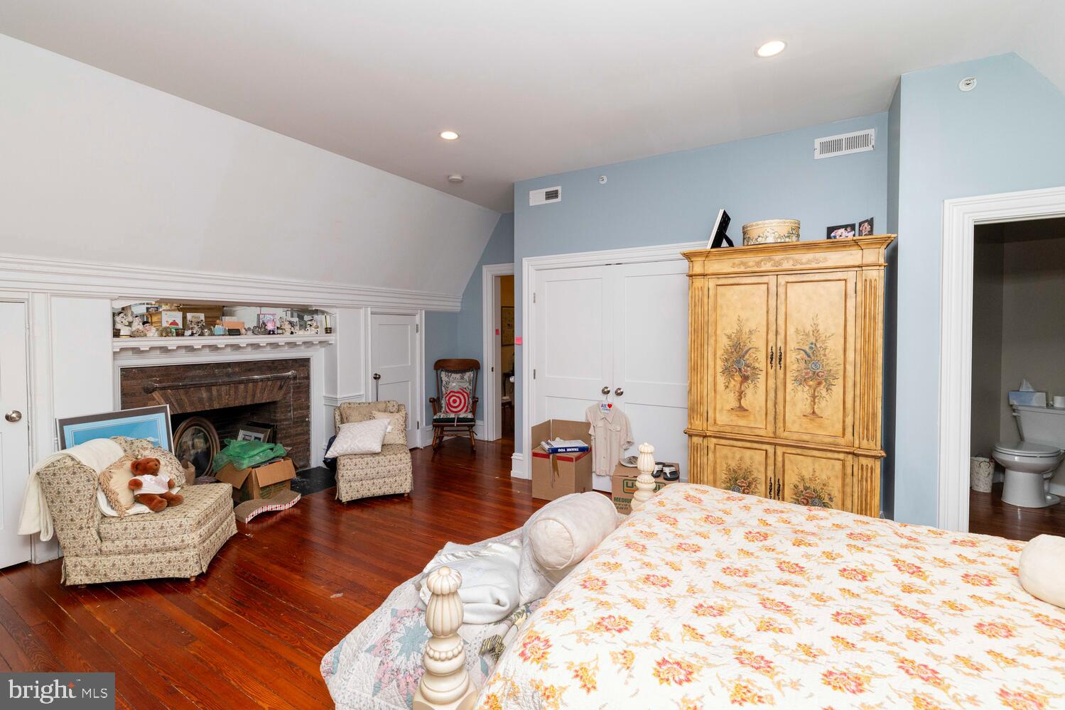 GERMANTOWN (WEST) - Commercial Sale