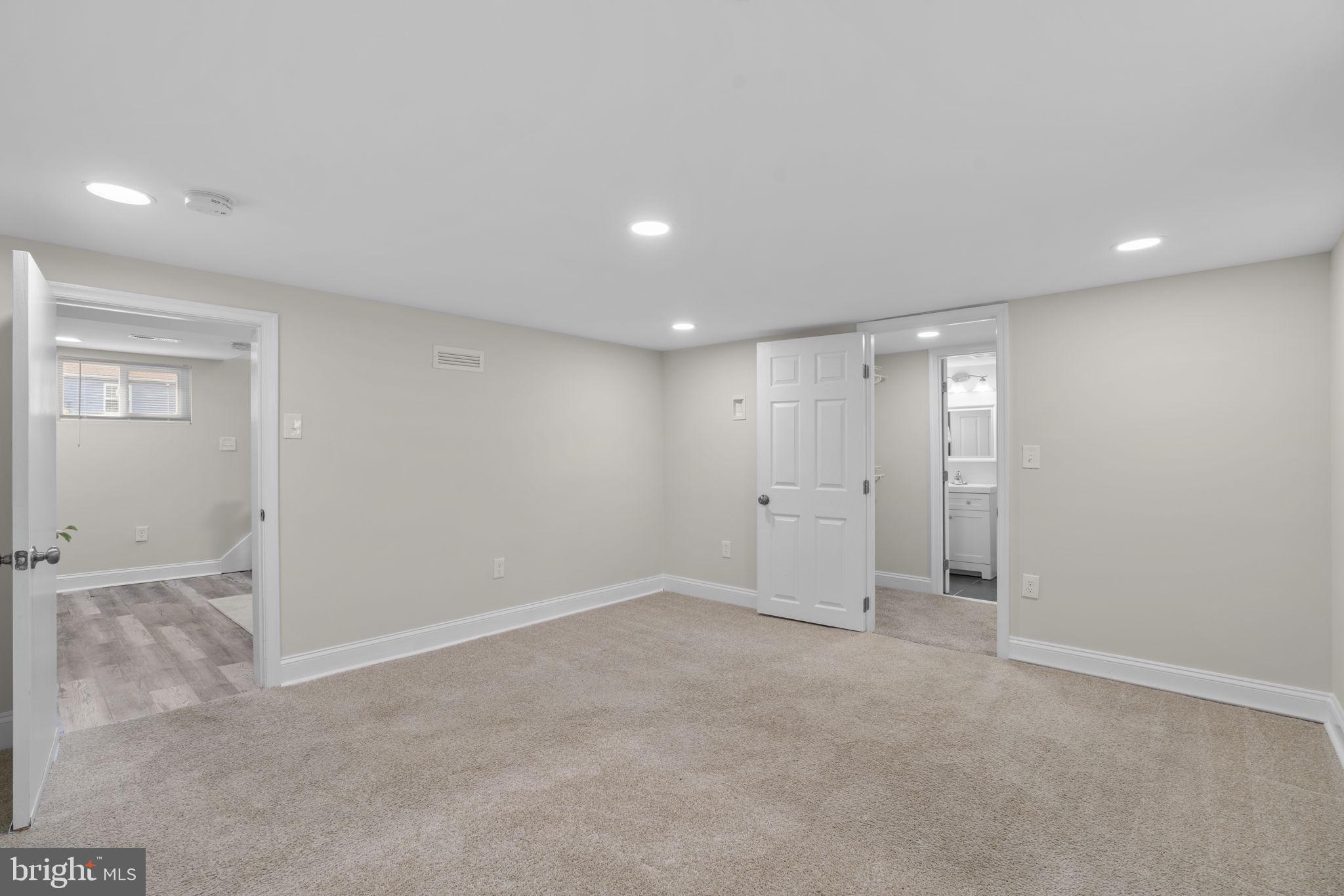 CATONSVILLE MANOR - Residential