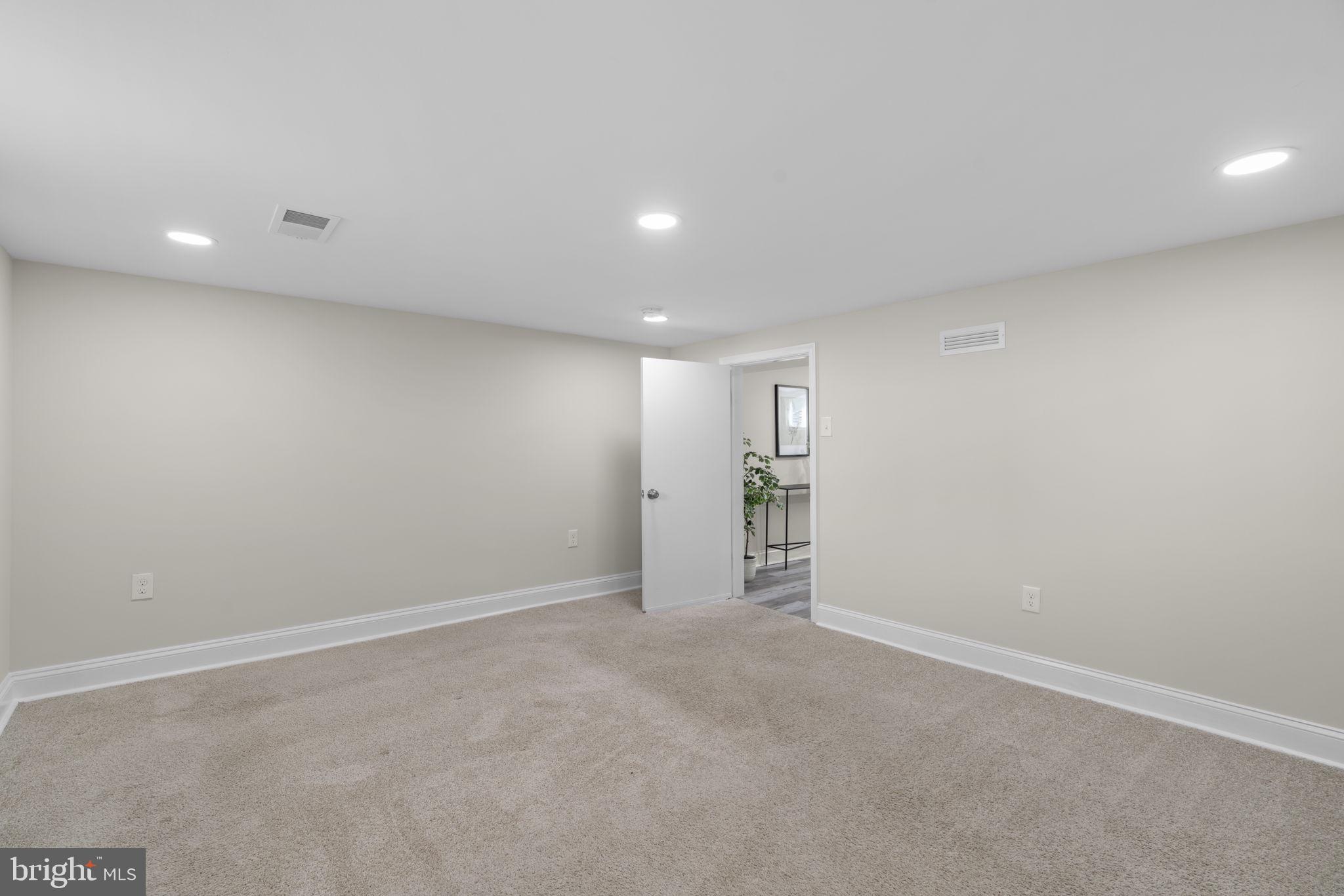 CATONSVILLE MANOR - Residential