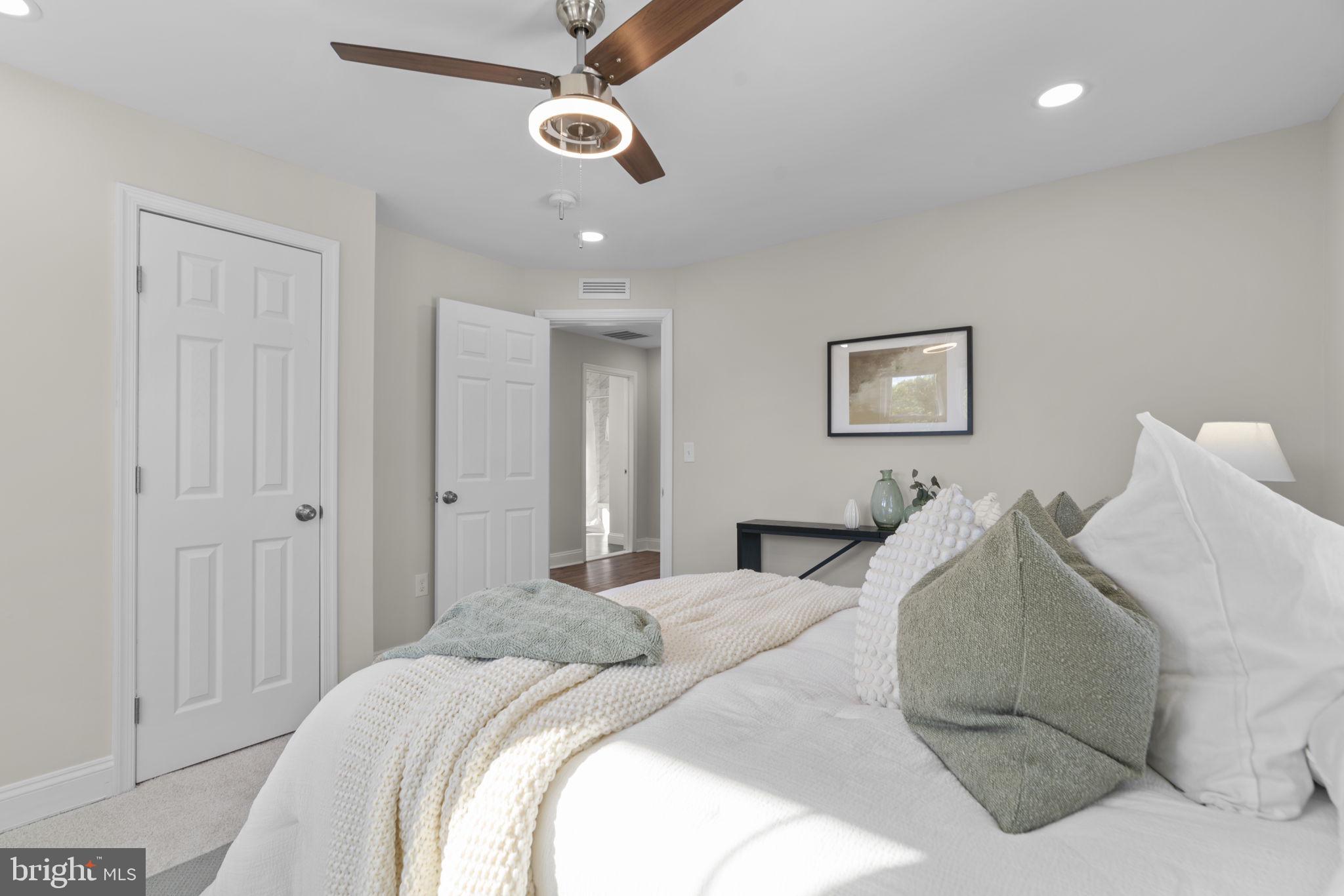 CATONSVILLE MANOR - Residential