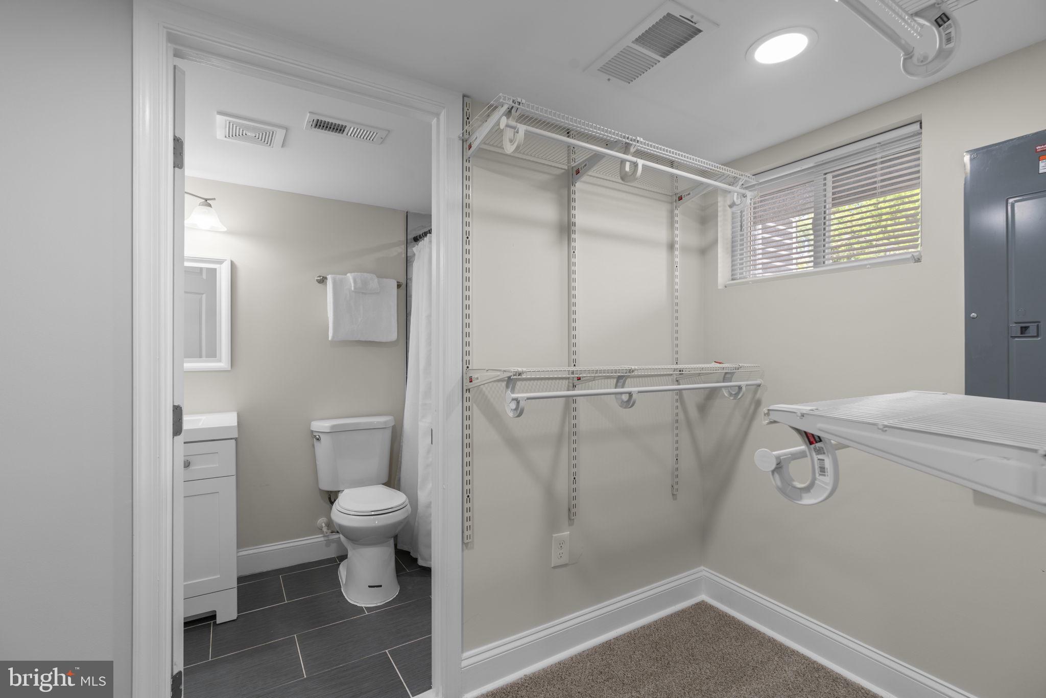 CATONSVILLE MANOR - Residential