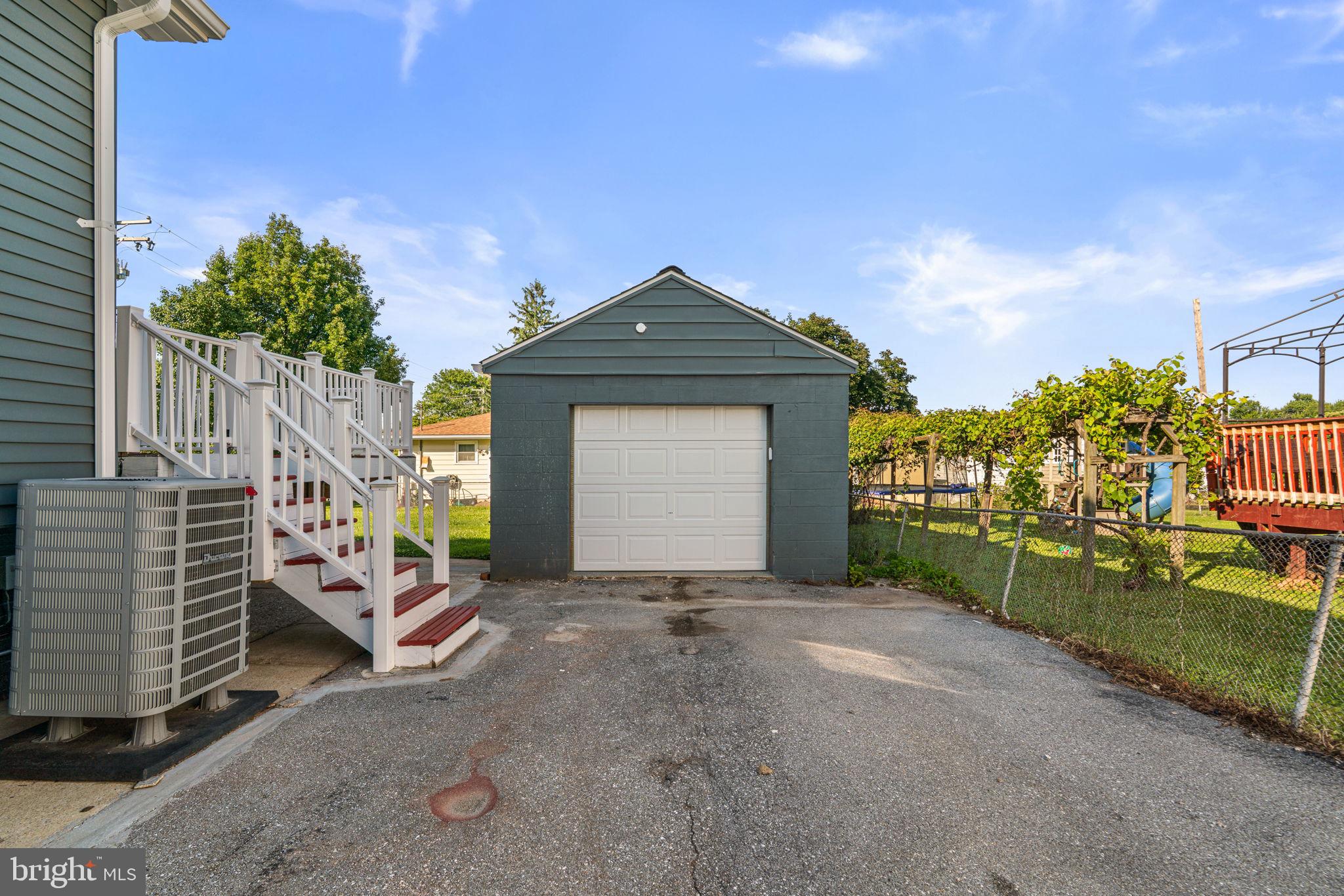 CATONSVILLE MANOR - Residential